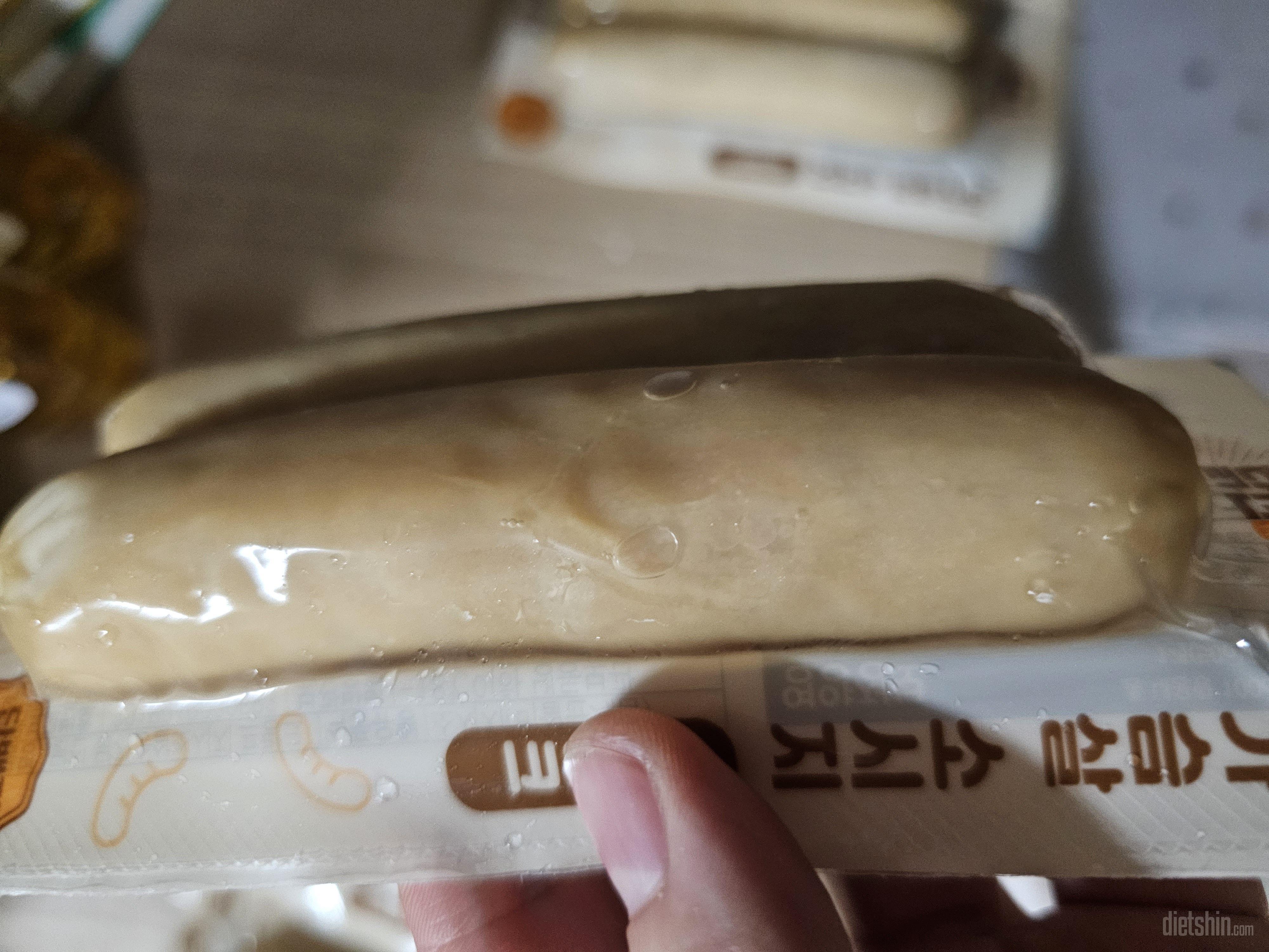 이번 소세지들은 이상하게 물이 많네요