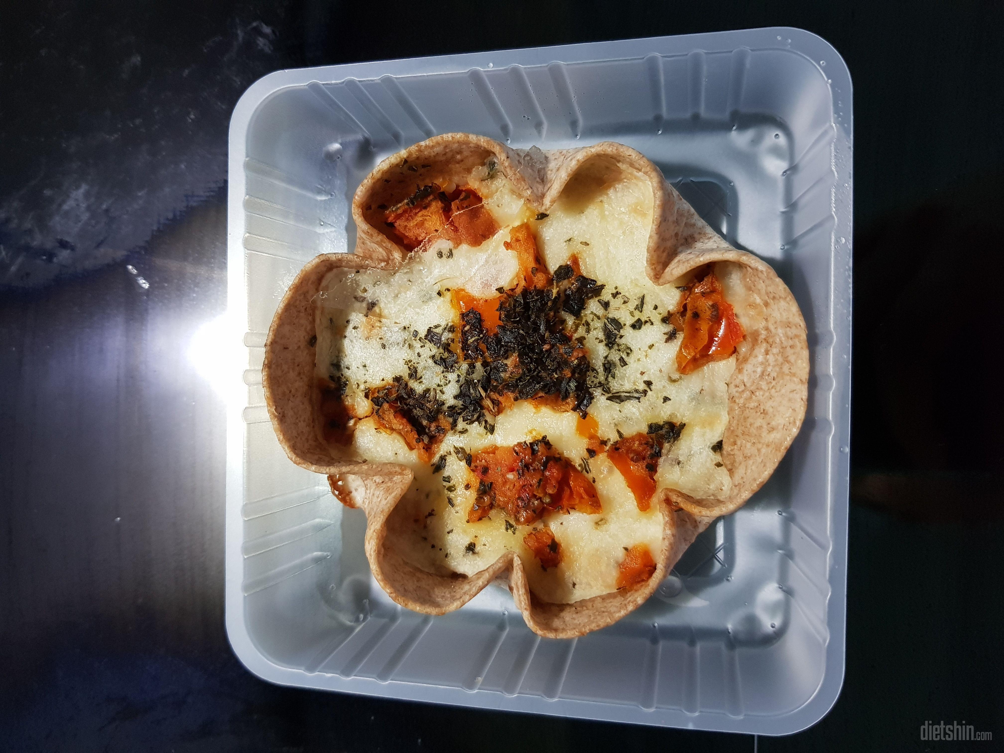 통밀도우라 담백하고 고소해요
부담없