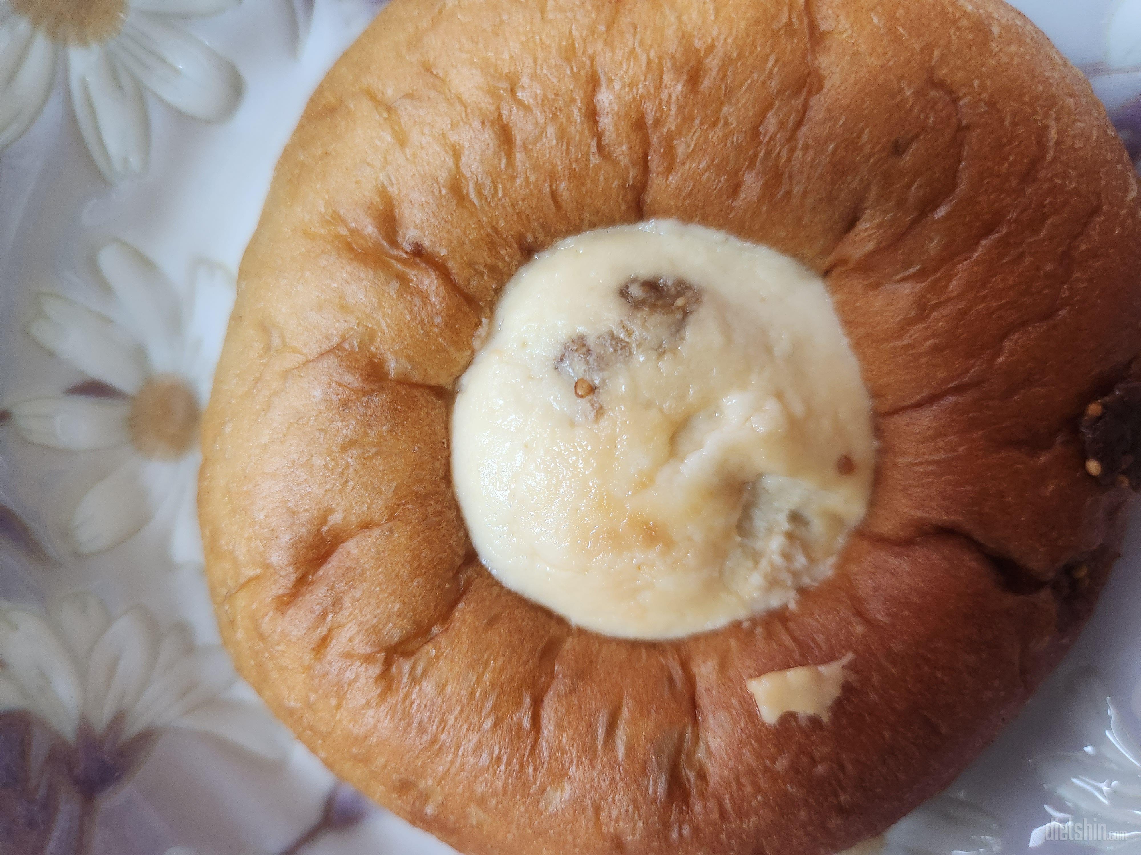 좀 짭짤하지만
무화과가 씹히고 치즈