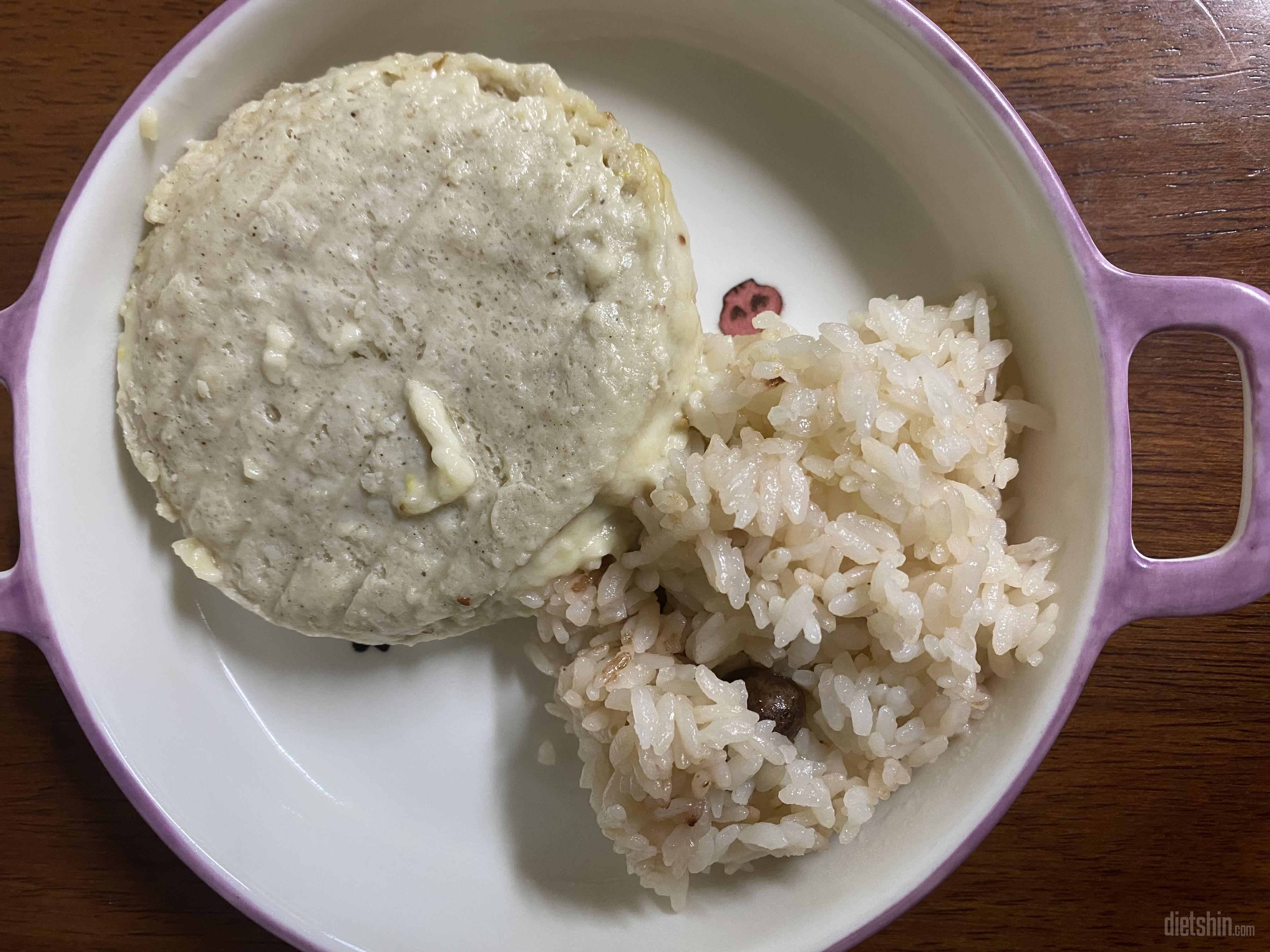 맛있어용 크림이다 보니 밥보다는 두부