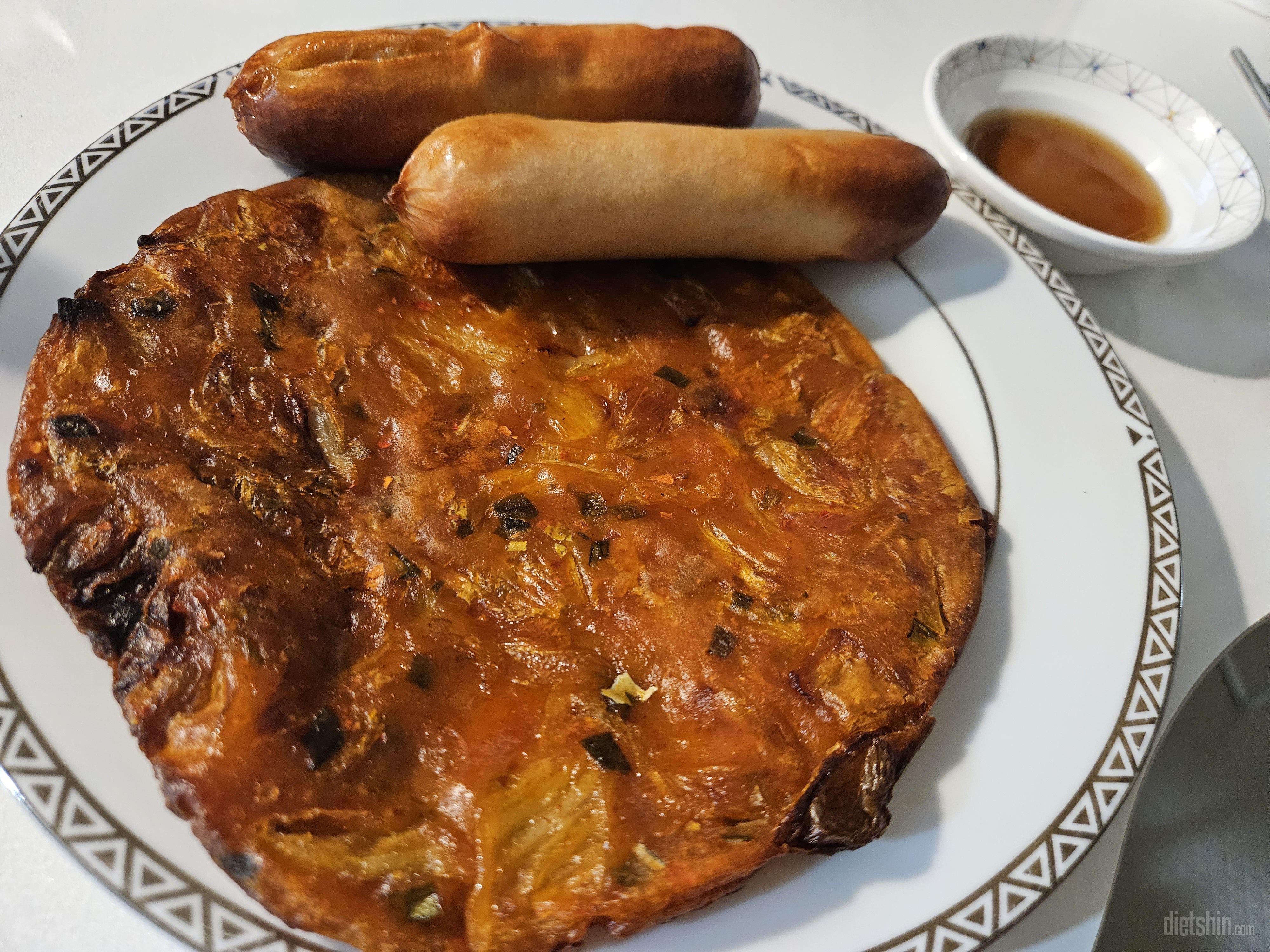 부추전도 맛있고
김치전도 맛있어요
