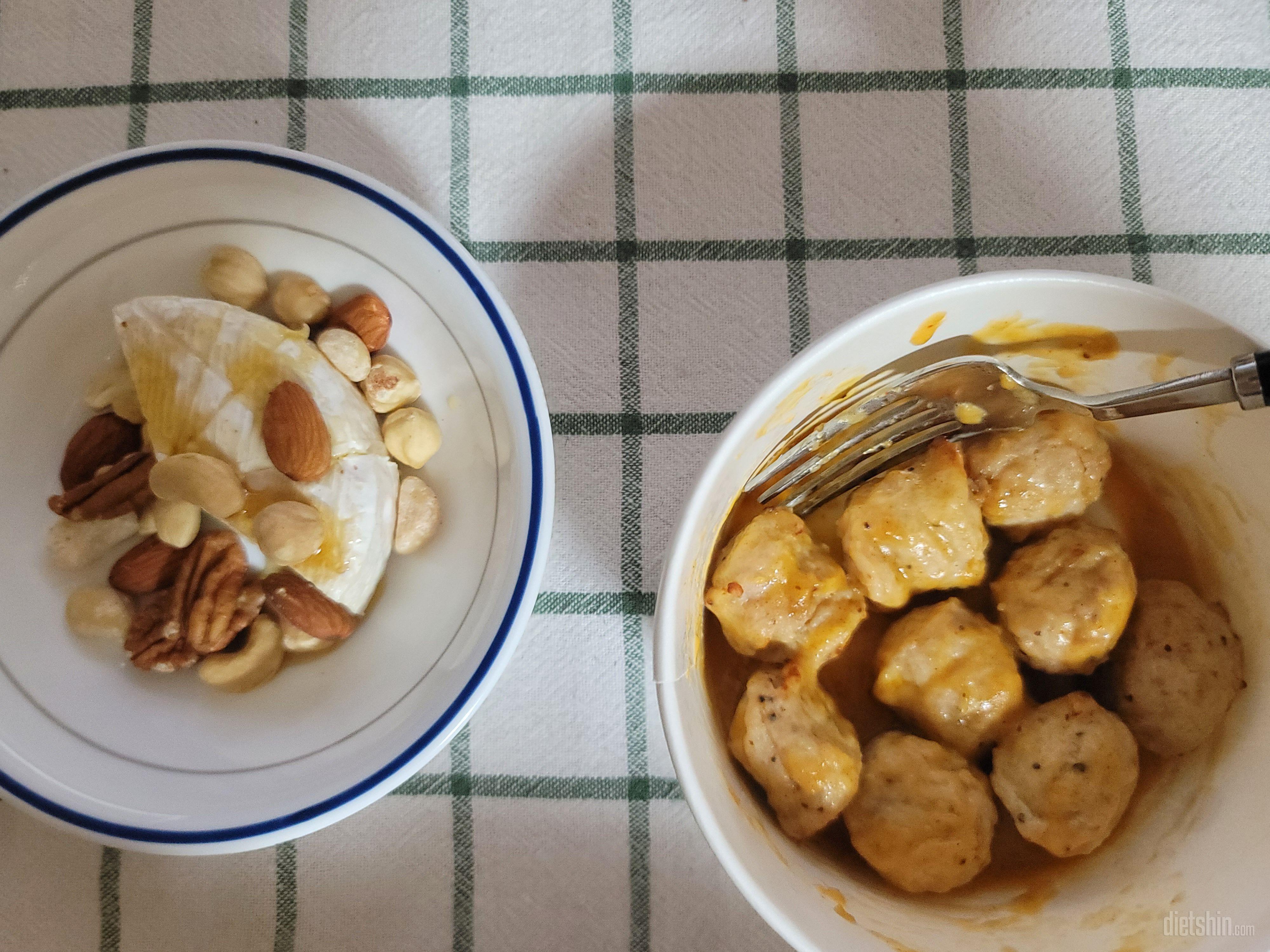 새로운 맛이라 구입했는데 식감은 닭가