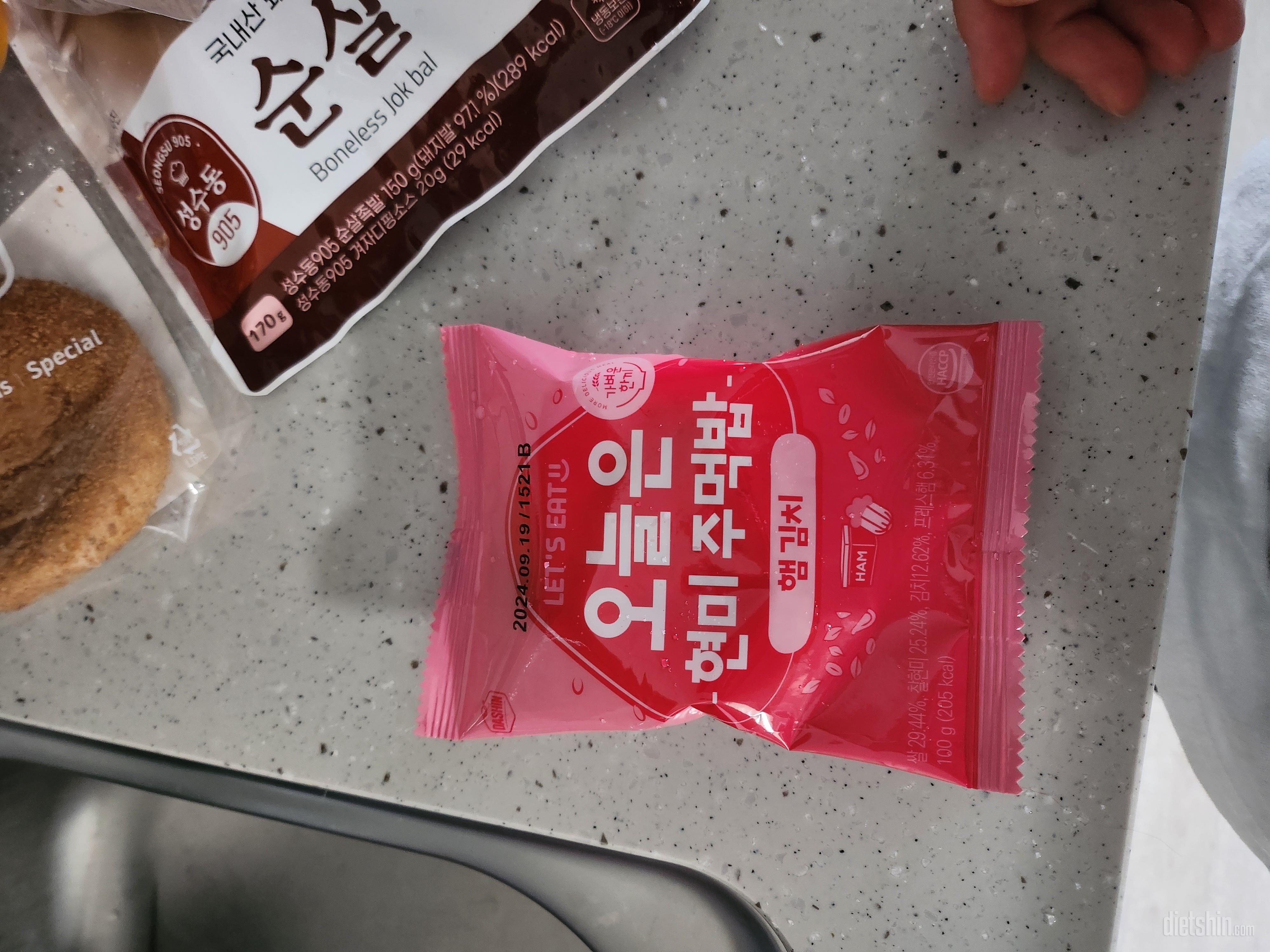 저렴하게 잘 산거같아요
아직안먹어봤