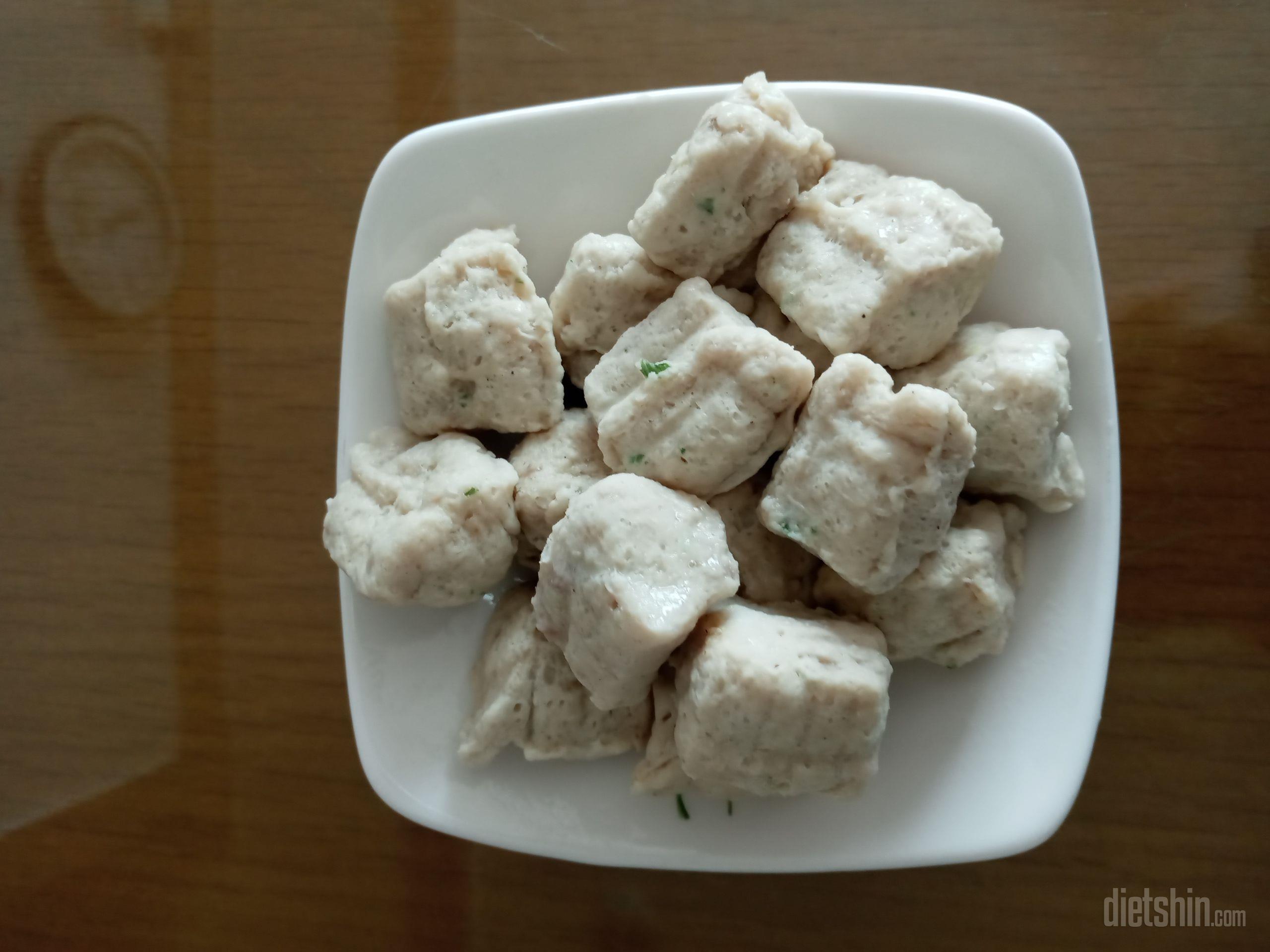 처음 시켜봤는데 맛있어요. 덜 자극적