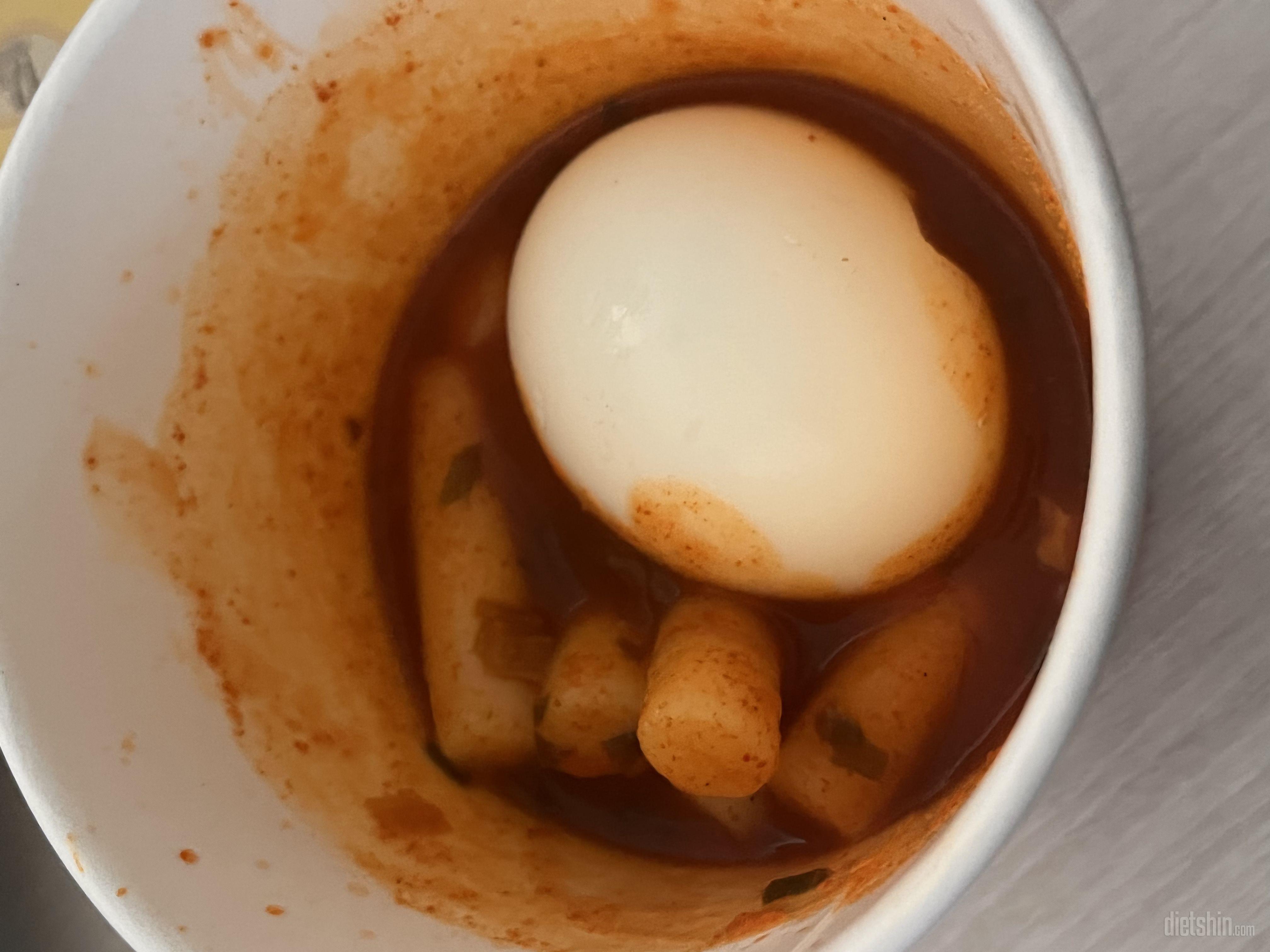 삶은 계란까지 넣어서 먹었는데 완전