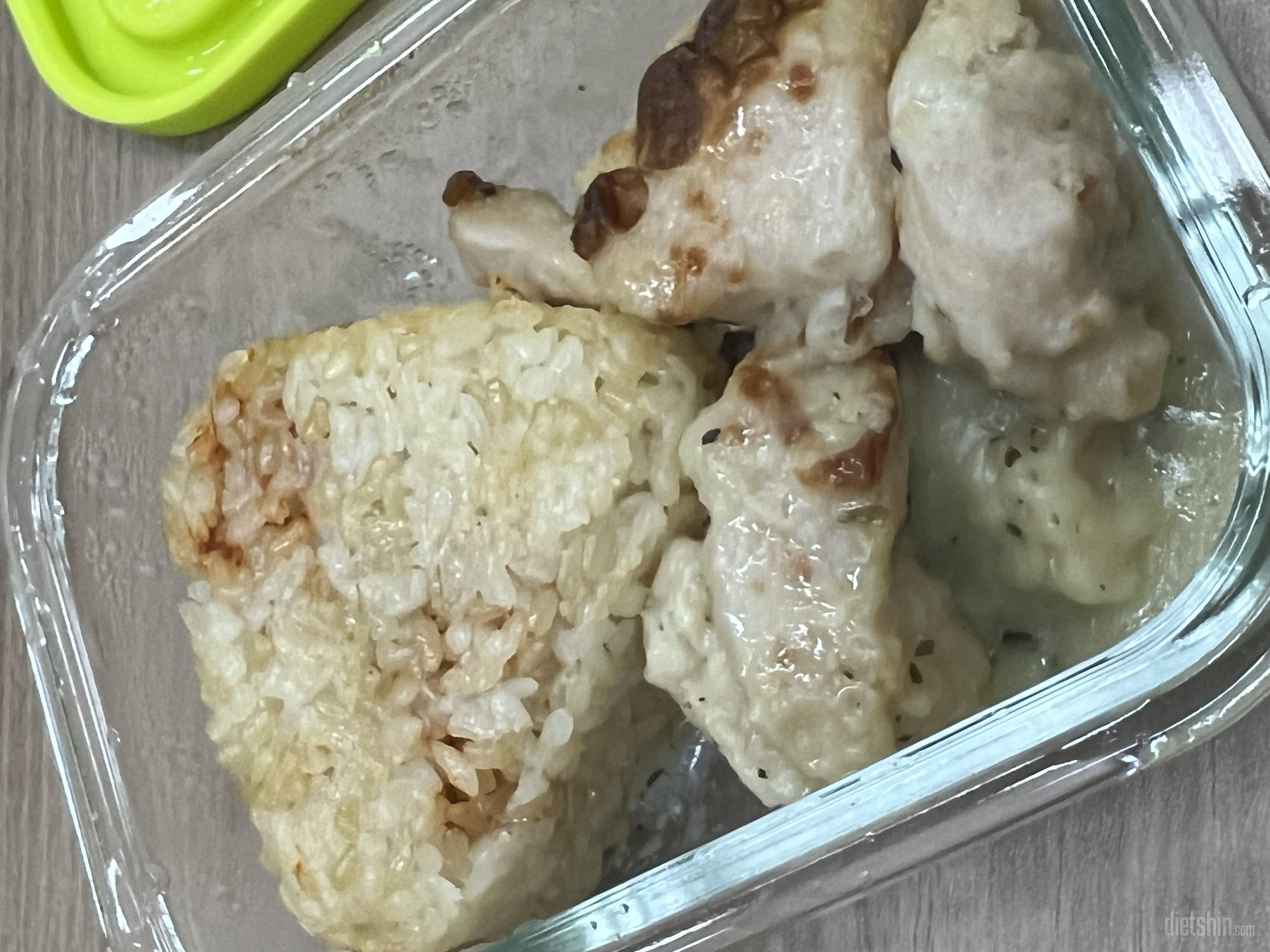 소스가 쫌 짠것도 있는데
퍽퍽하지