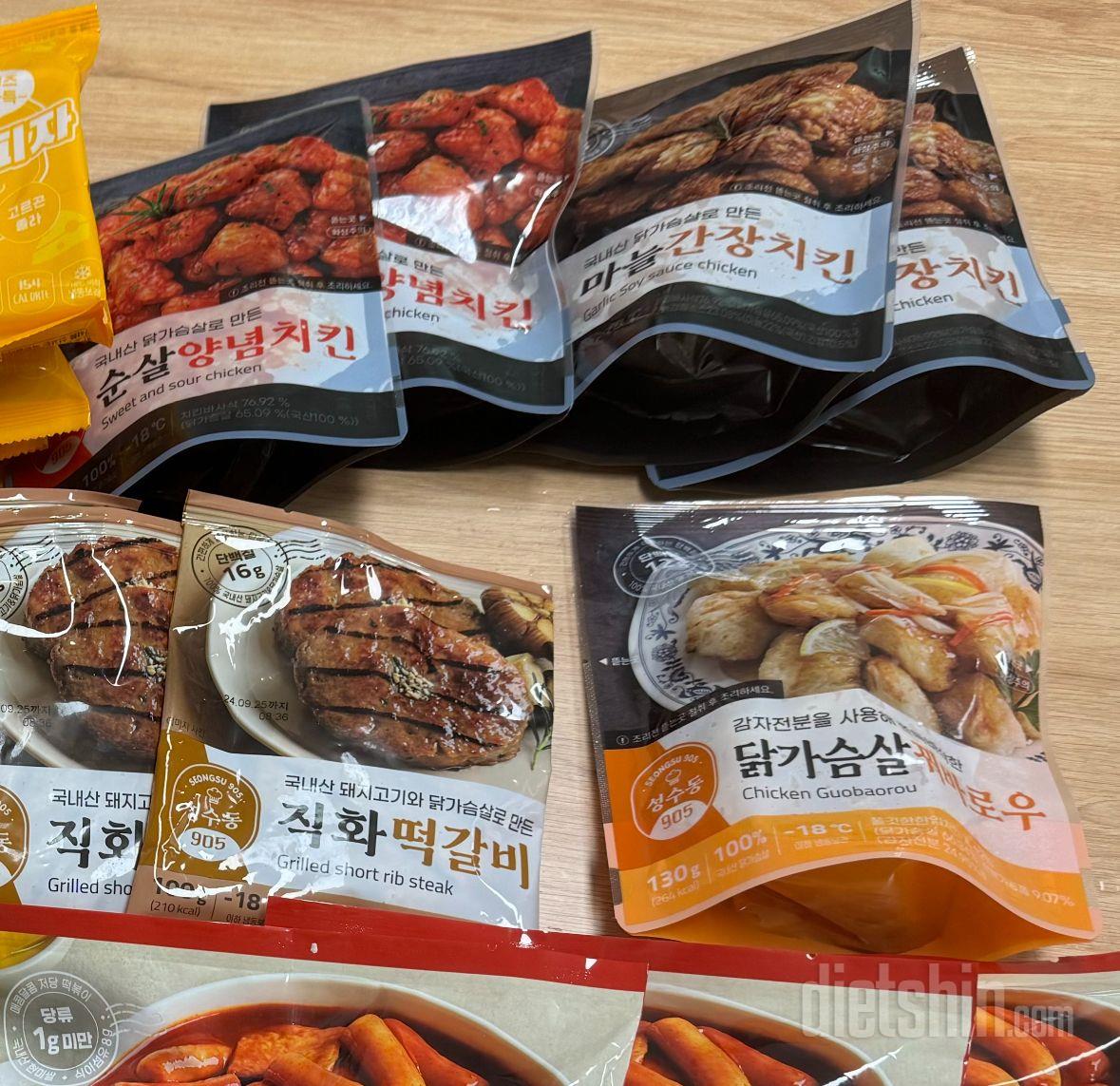 그냥치킨먹는거같이 맛있어요 특히 꿔바