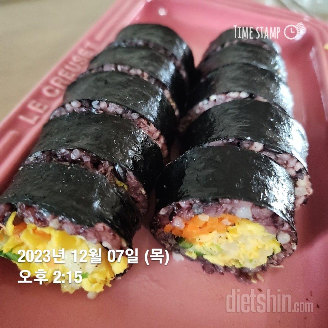 냉동김밥이라 큰 기대안했는데 내용물도