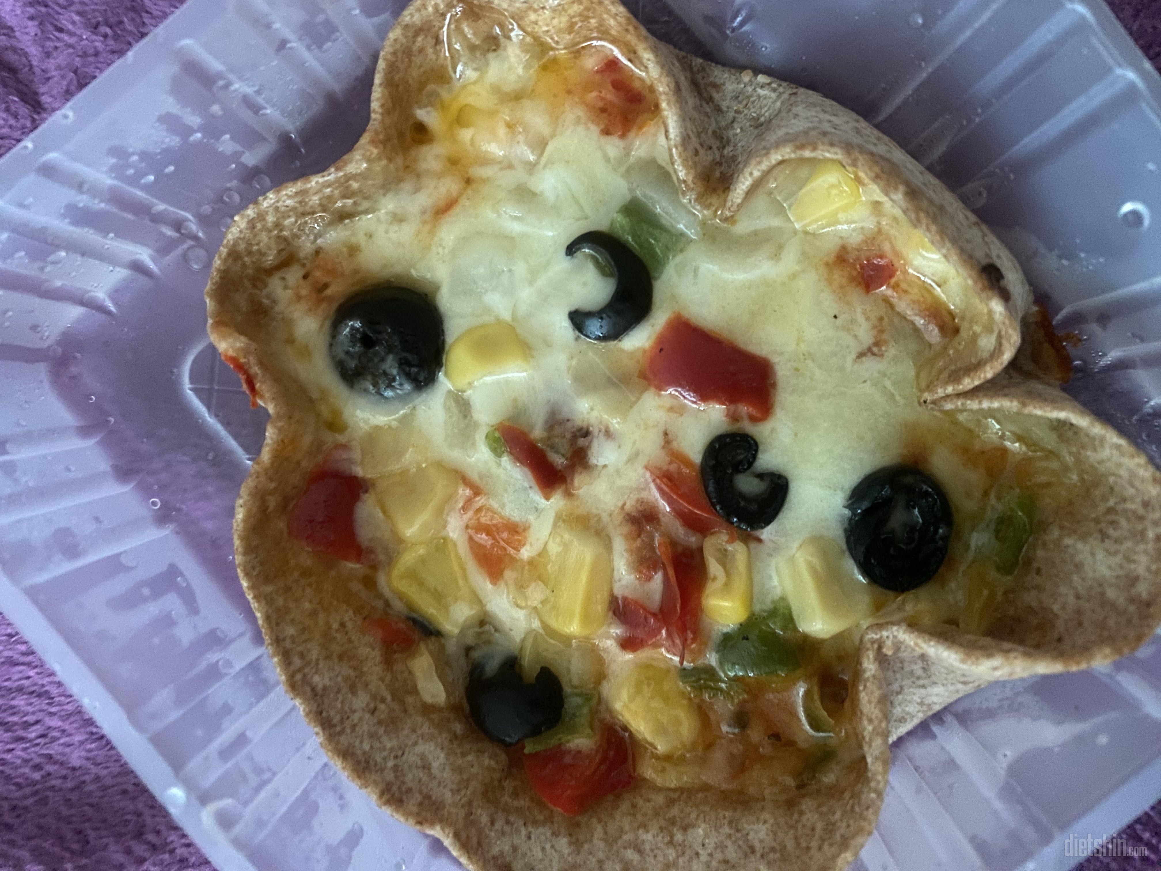 피자 귀퉁이는 맛없는데 중앙부분은 맛