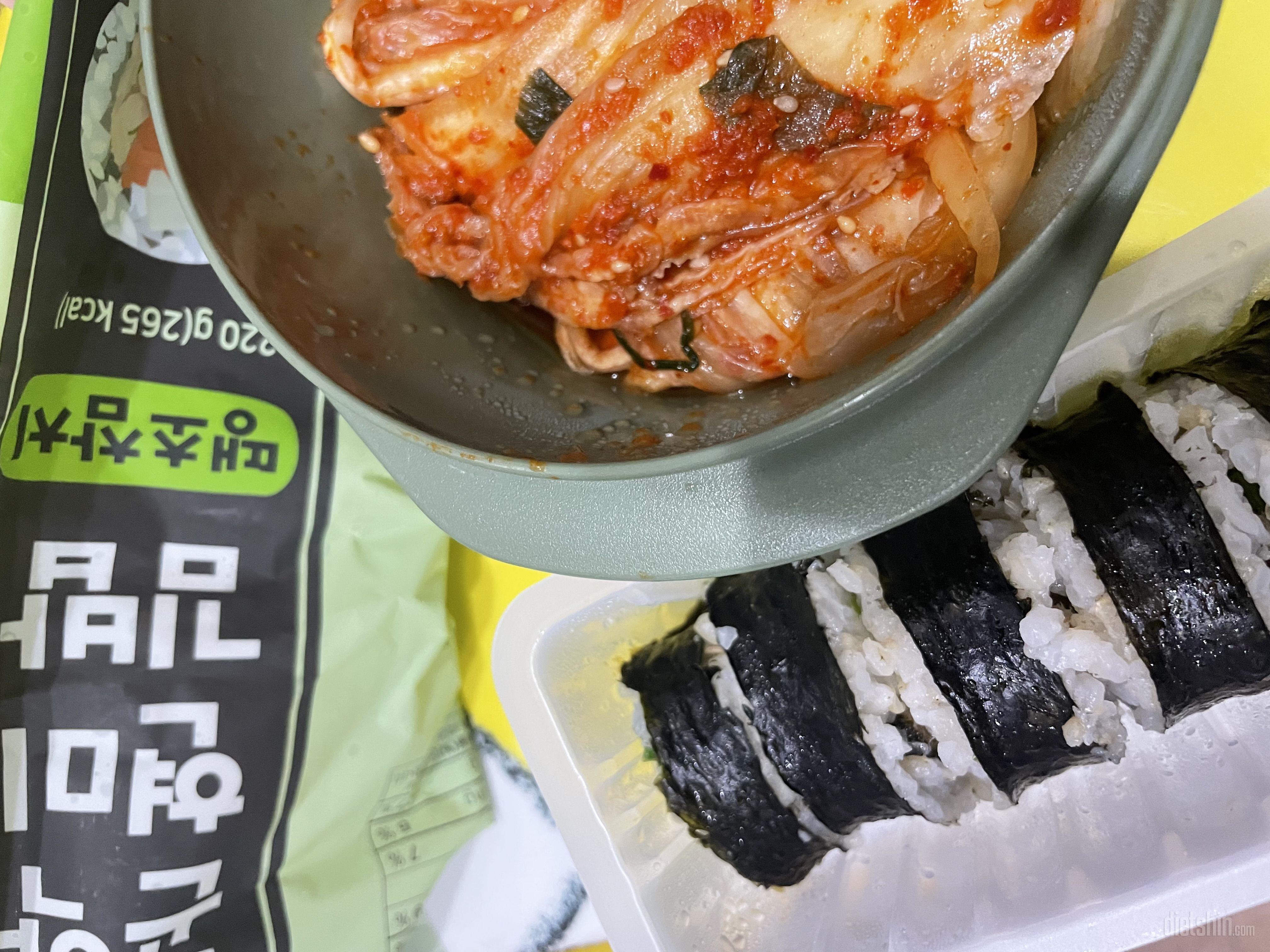 김치랑 같이 먹으니까 완전 찰떡이에용