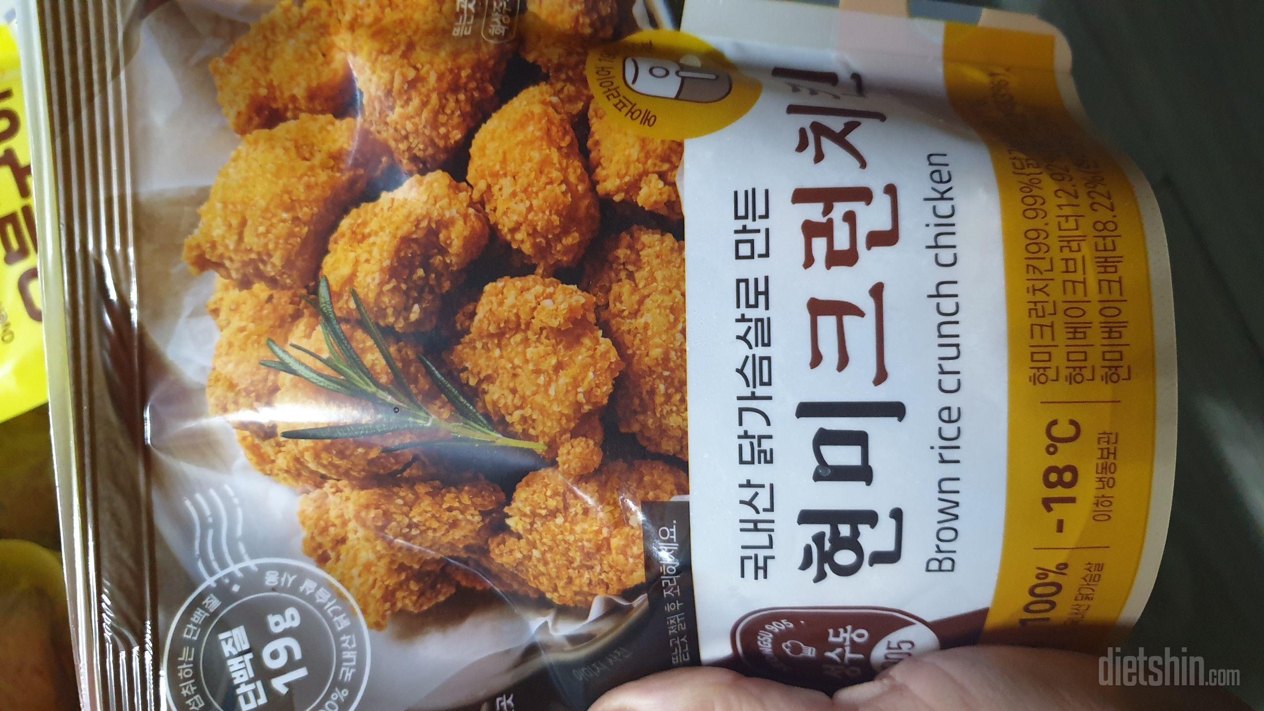 고소하고 바삭해서 맛있어요
샐러드에
