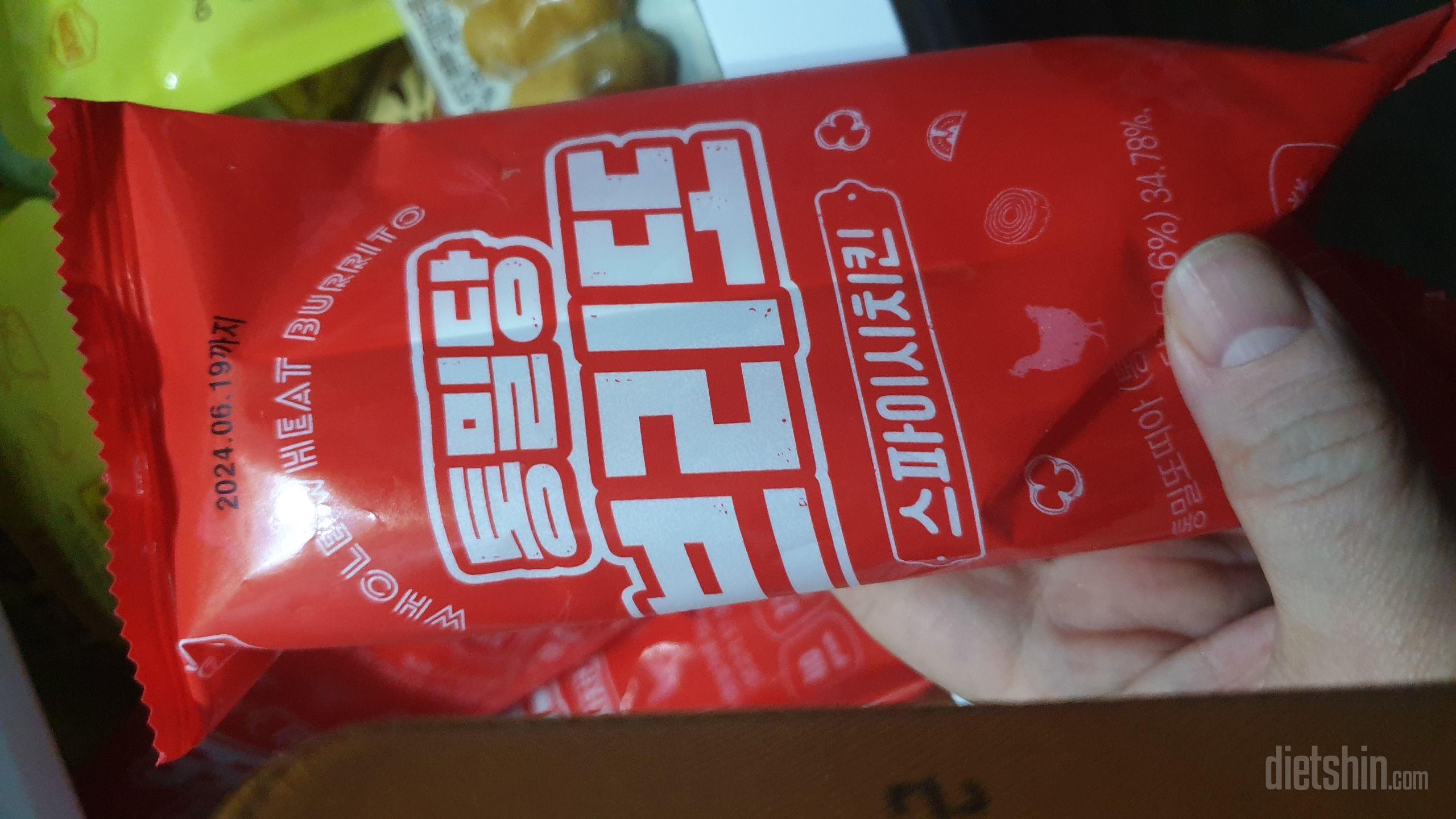 또띠아랑 카레맛 닭가슴살 맛있어서 행