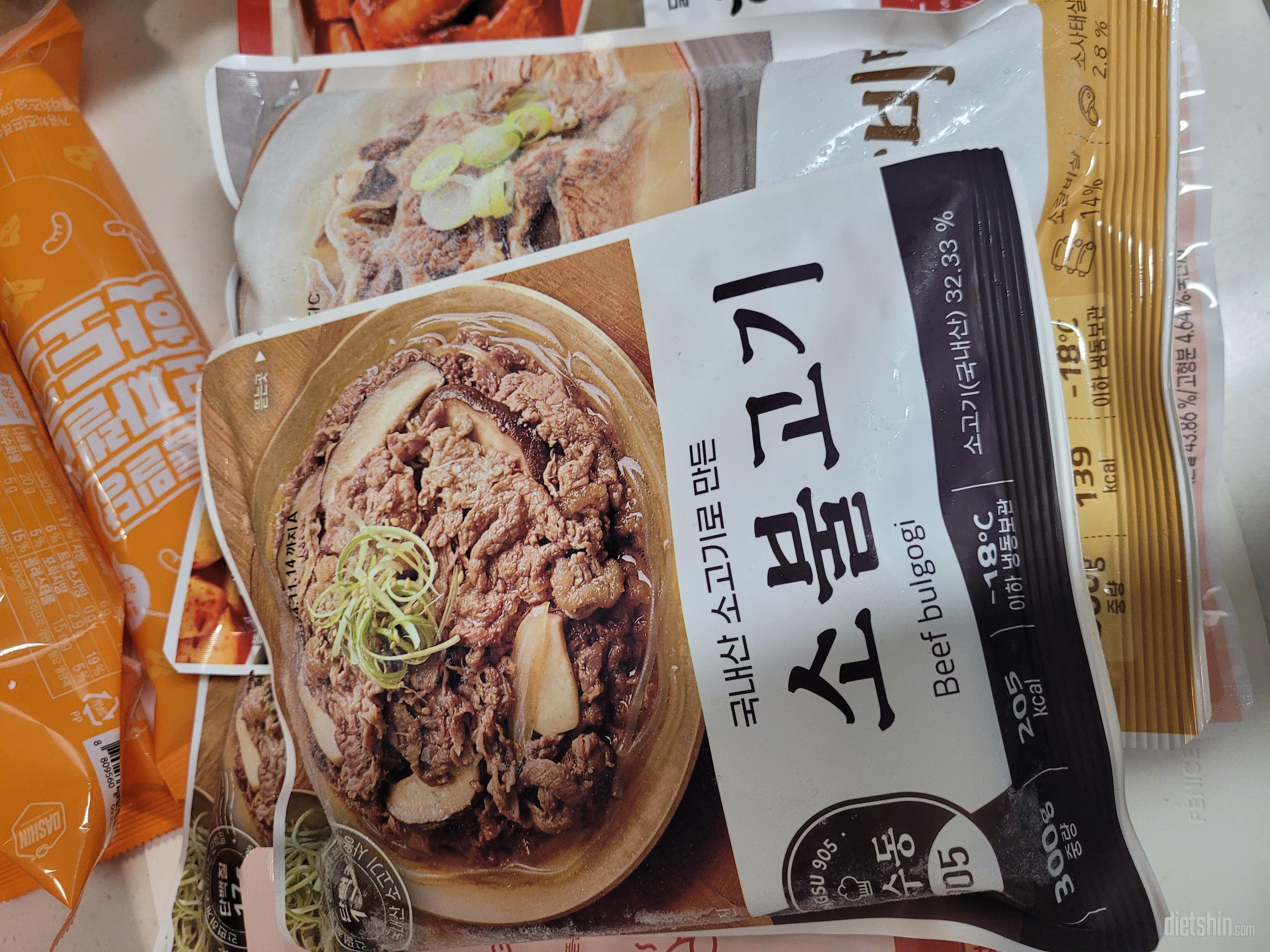 갈비탕이 사진에서는 밑에 가려져있네요