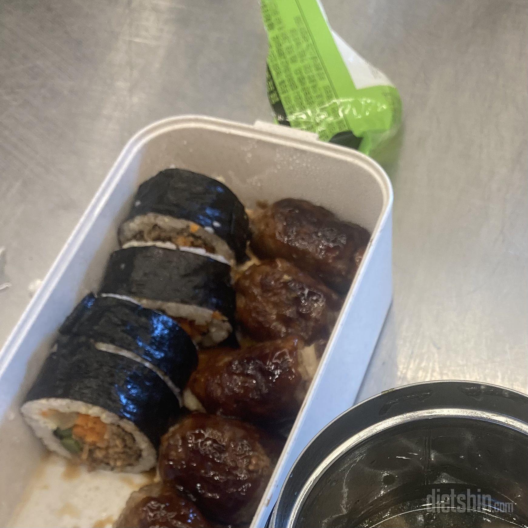 곤약김밥 처음 먹어봤는데 일반김밥이랑