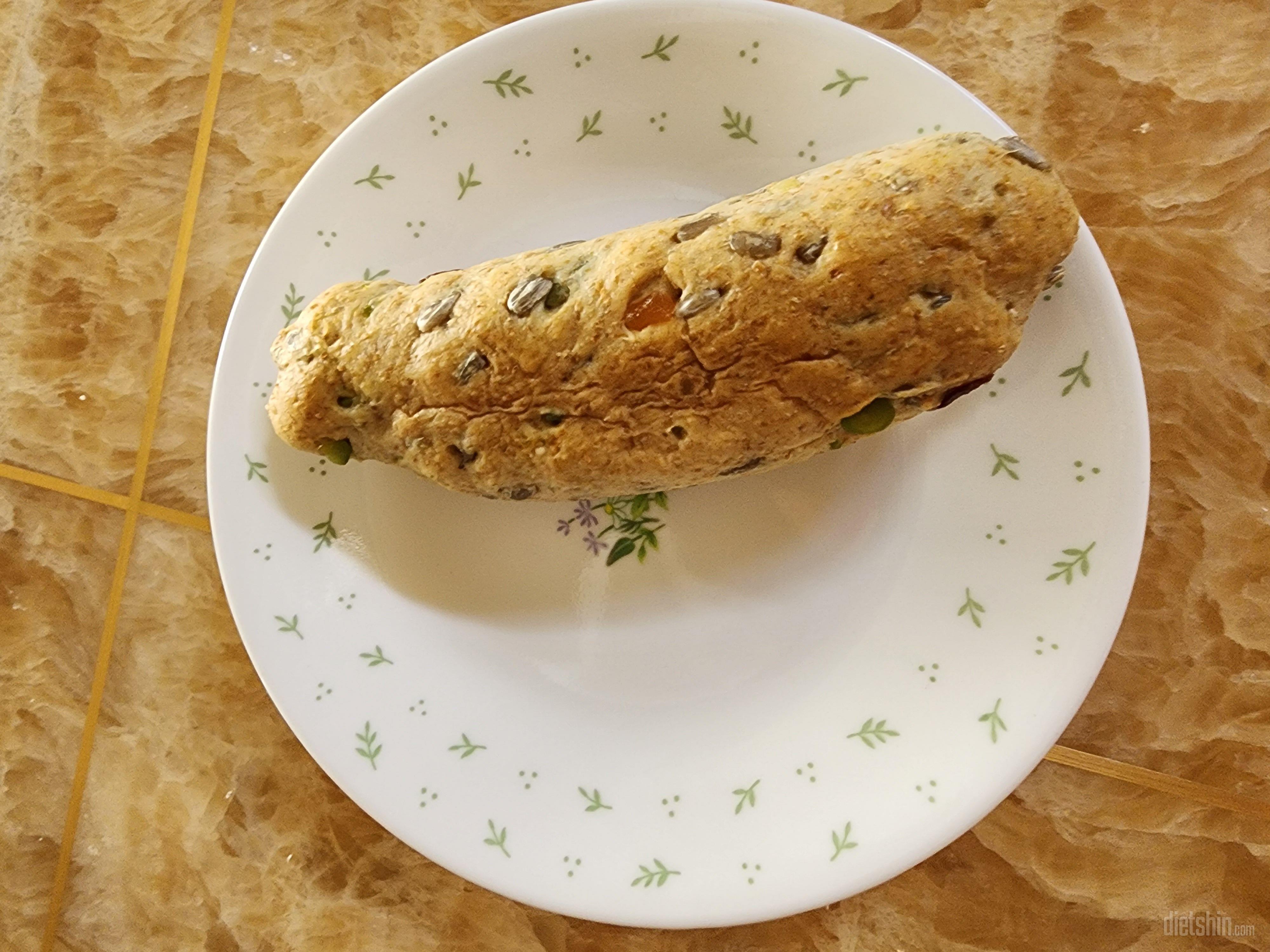 담백하고 견과 씹히는 맛이 좋습니다