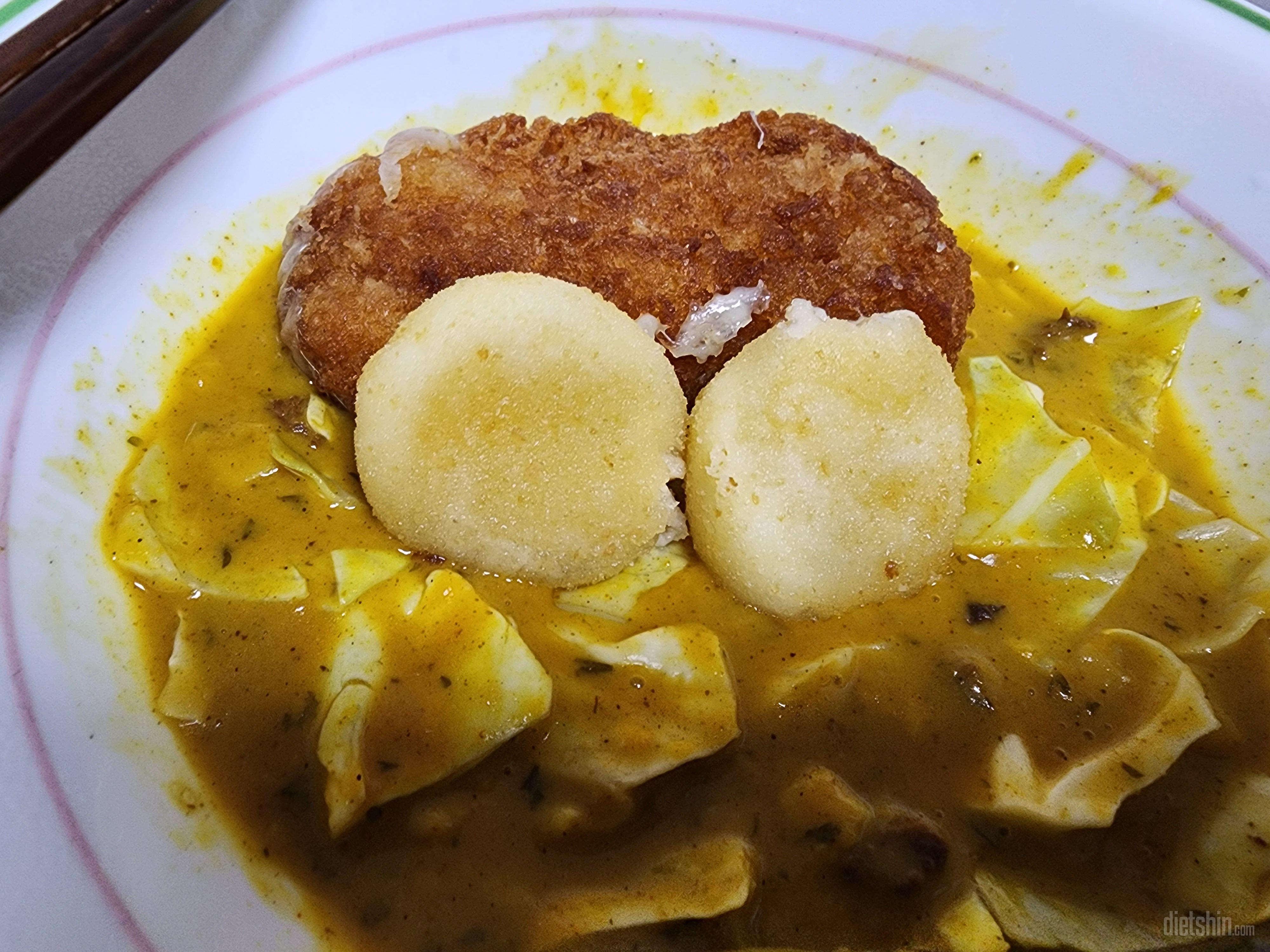 맛있어요  통치즈카츠 산거랑 같이 먹