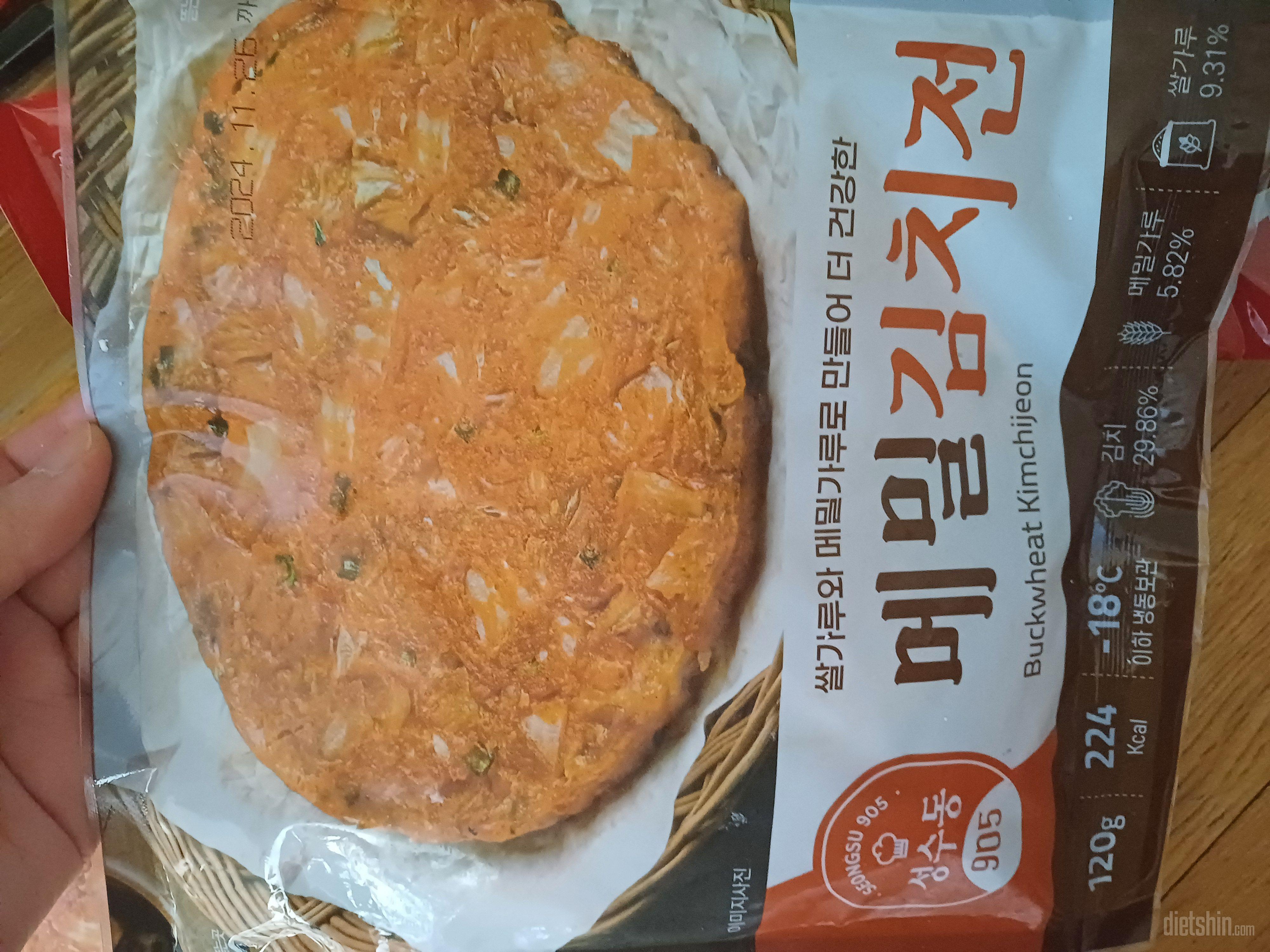 아직 맛은 못봤는데 저번에 메밀부추전