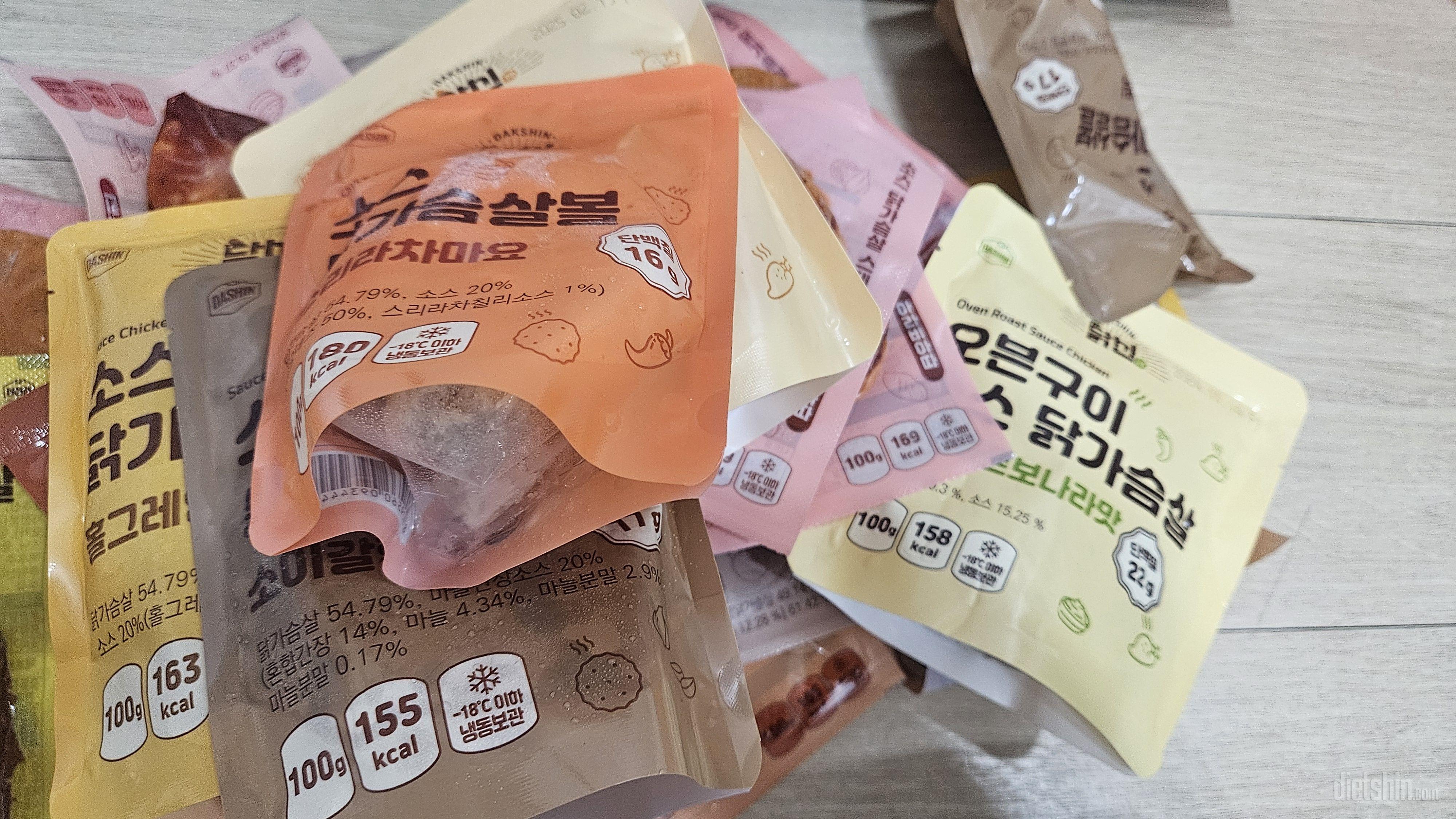 소스닭가슴살로 시켜봤는데 맛이 다양하