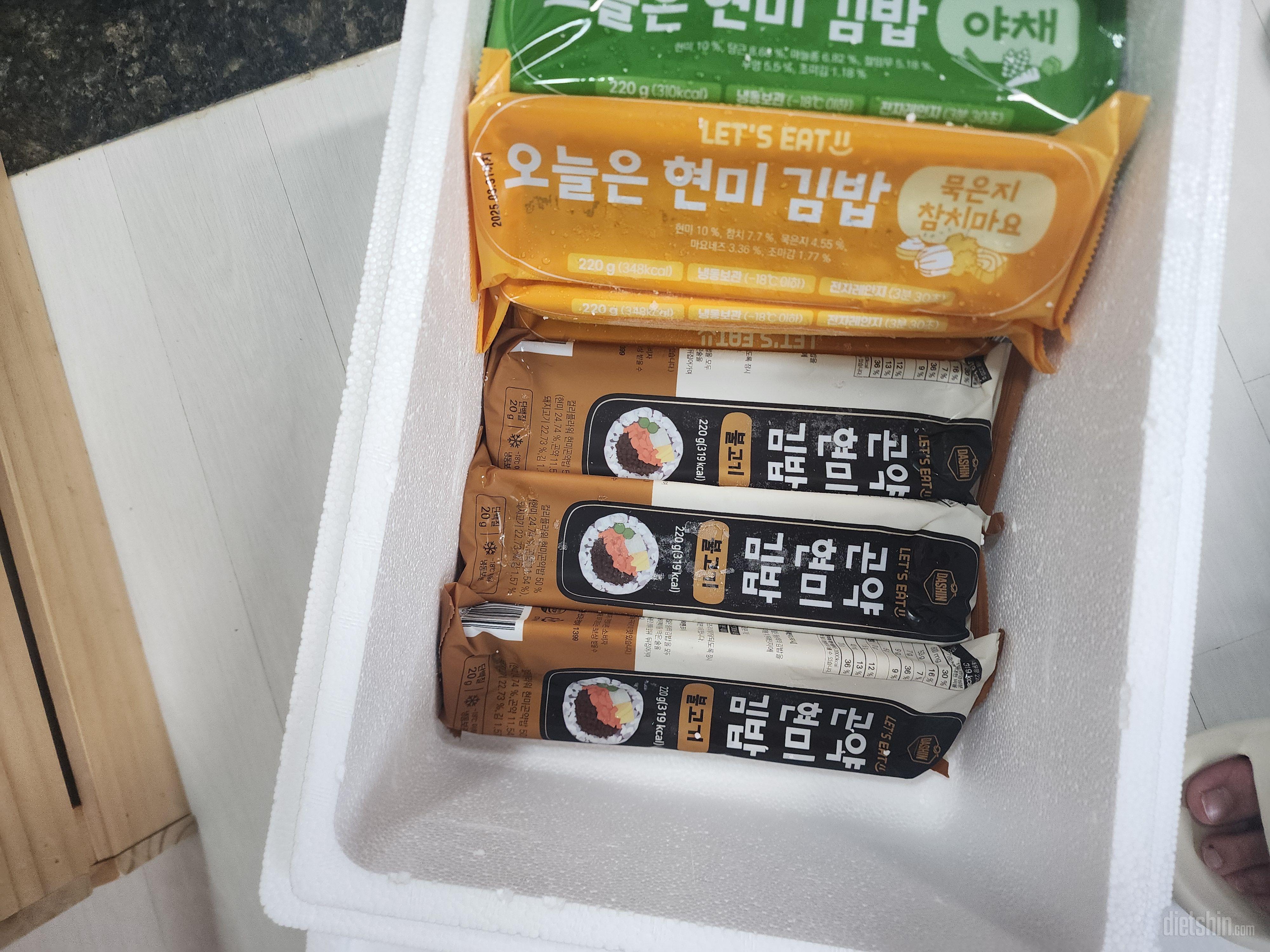 왼쪽 곤약김밥보다 더 저렴하고 더 당