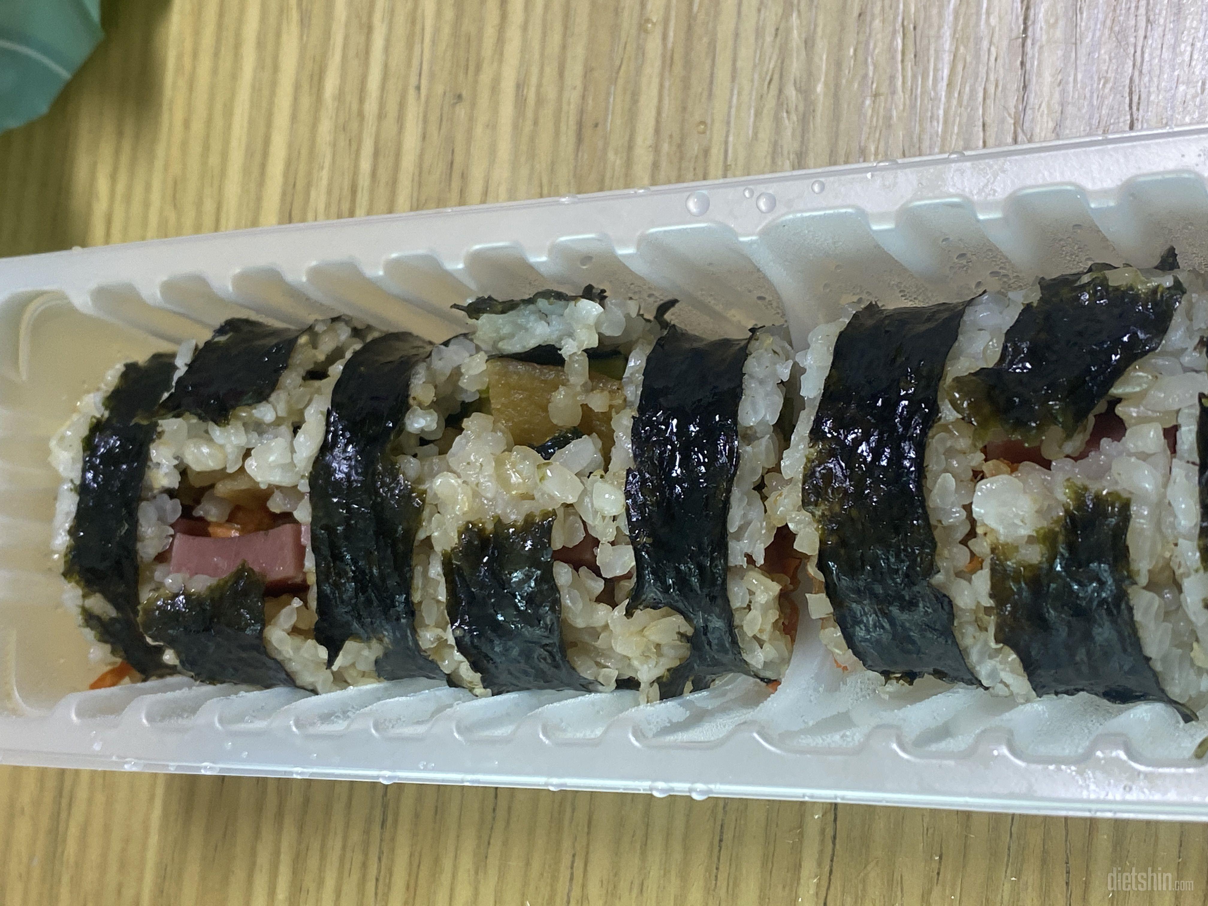 김밥이 회사에서 간단히먹기좋고 맛도있