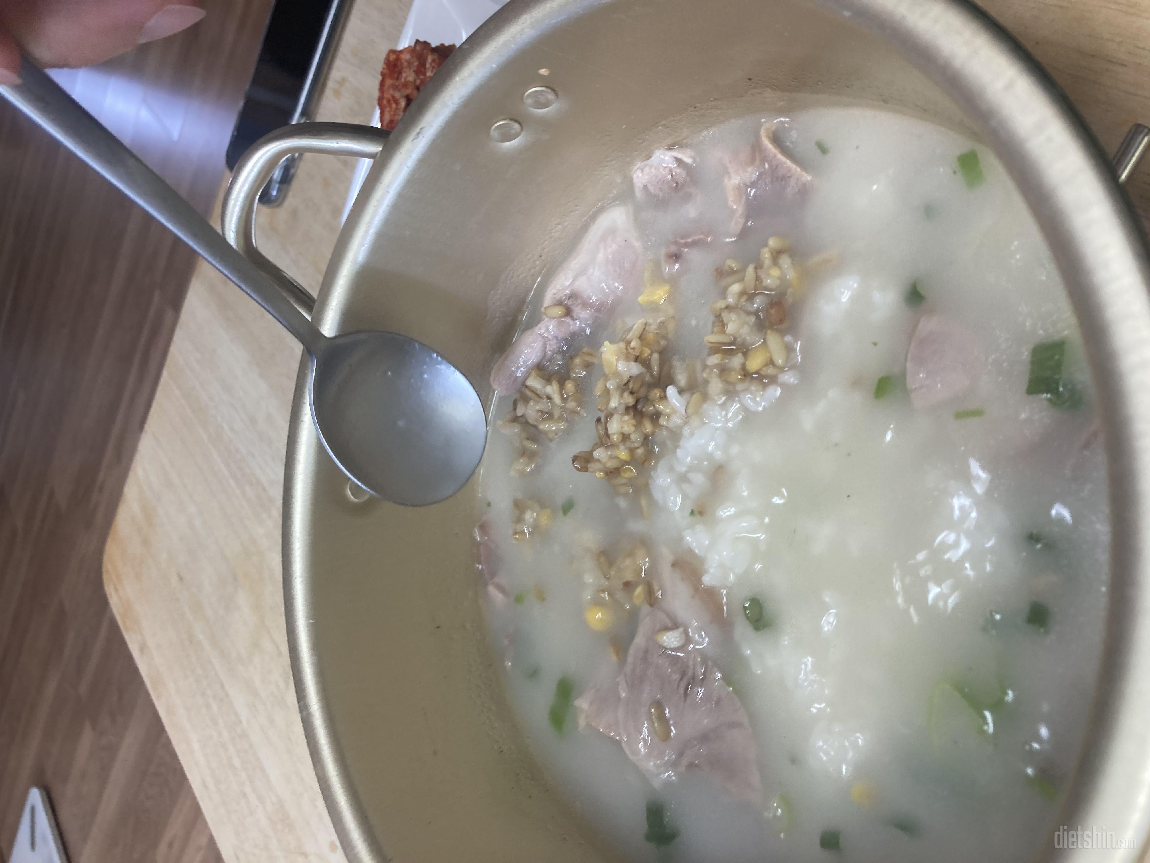 남편이 애정히는 다신샵 돼지국밥
두