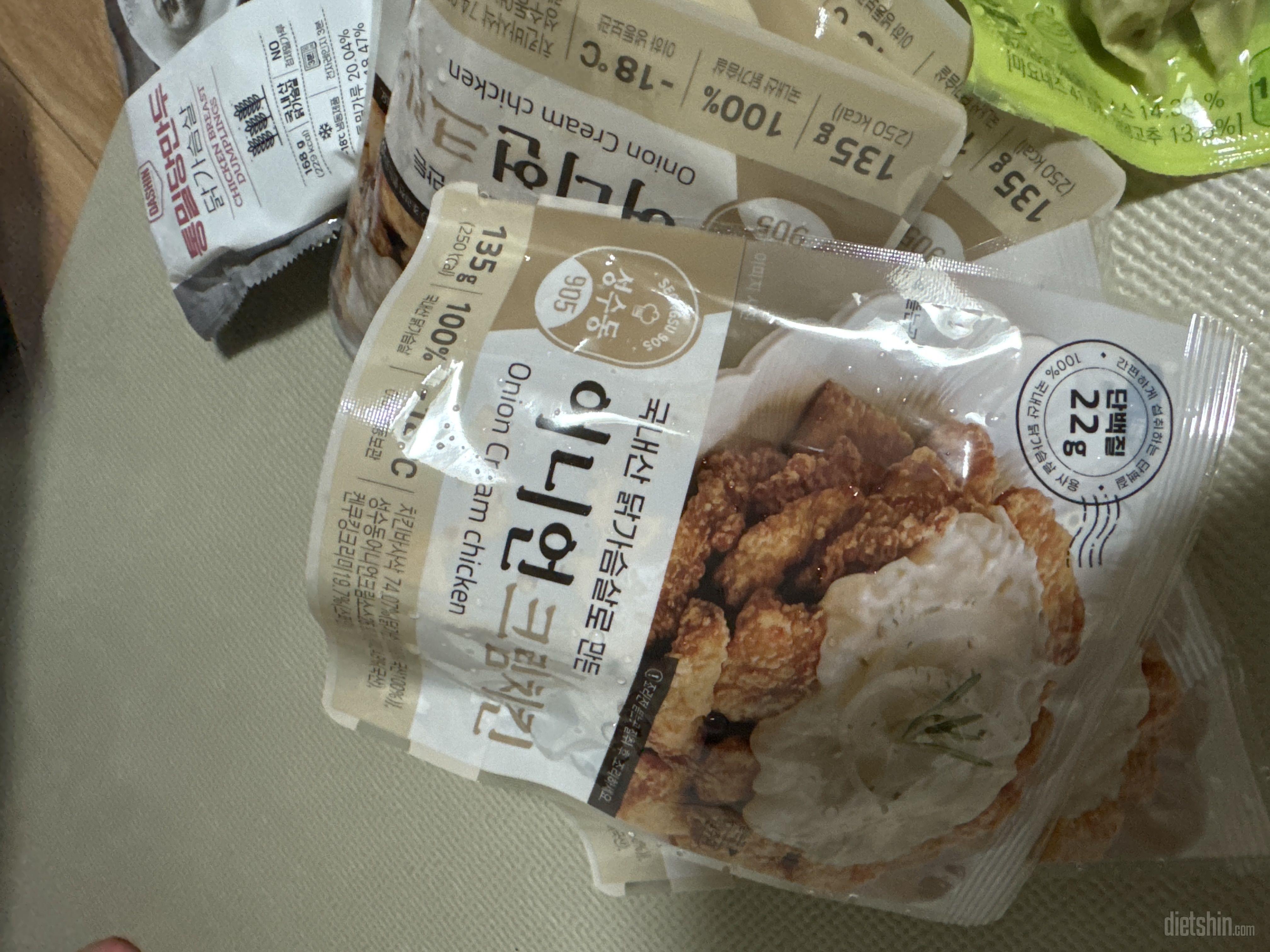 맛있어서 재주문 했어요 ㅎㅎ 치킨 너