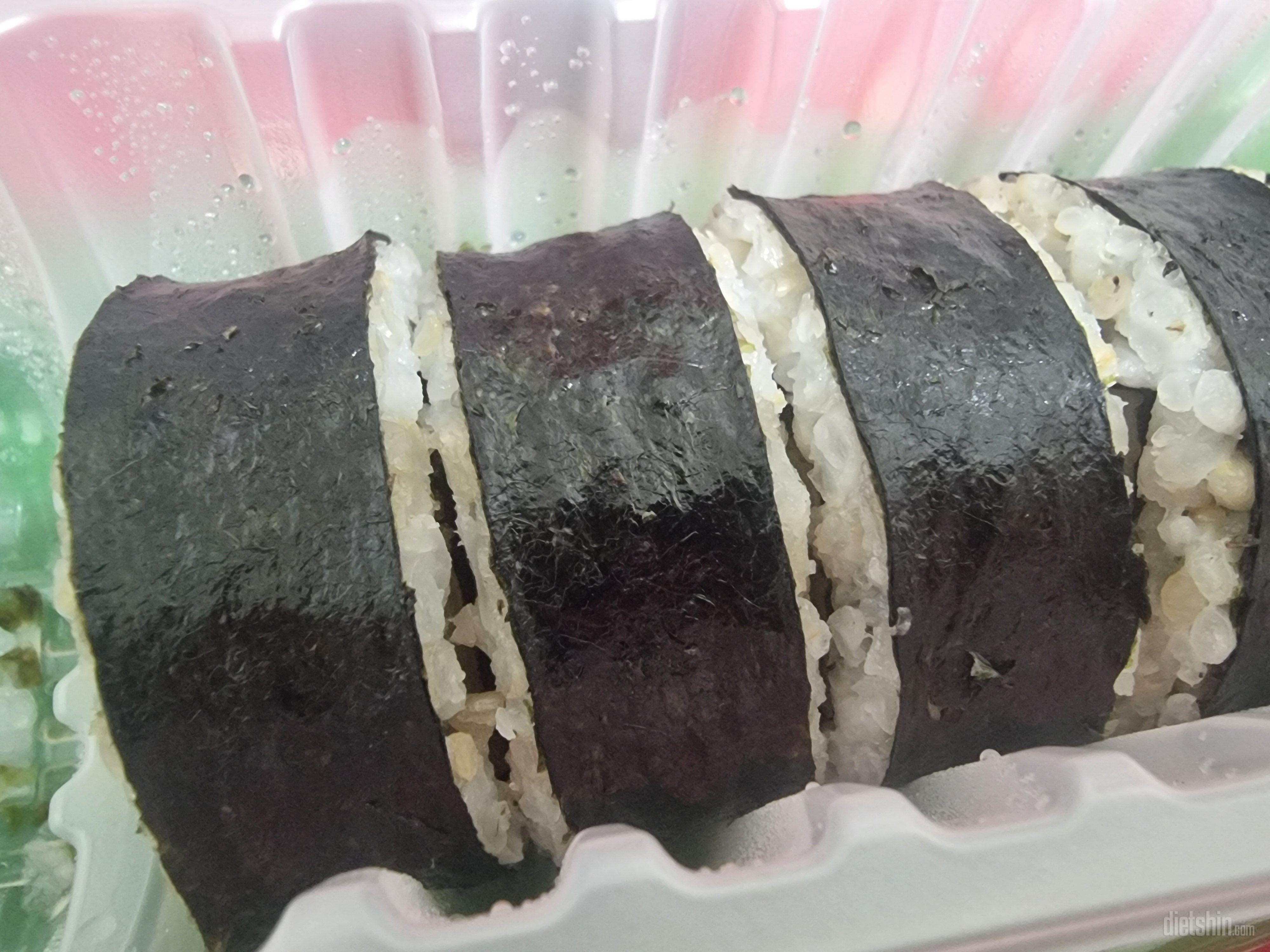 그냥냉동김밥이랑같아요.현미라고하니깐