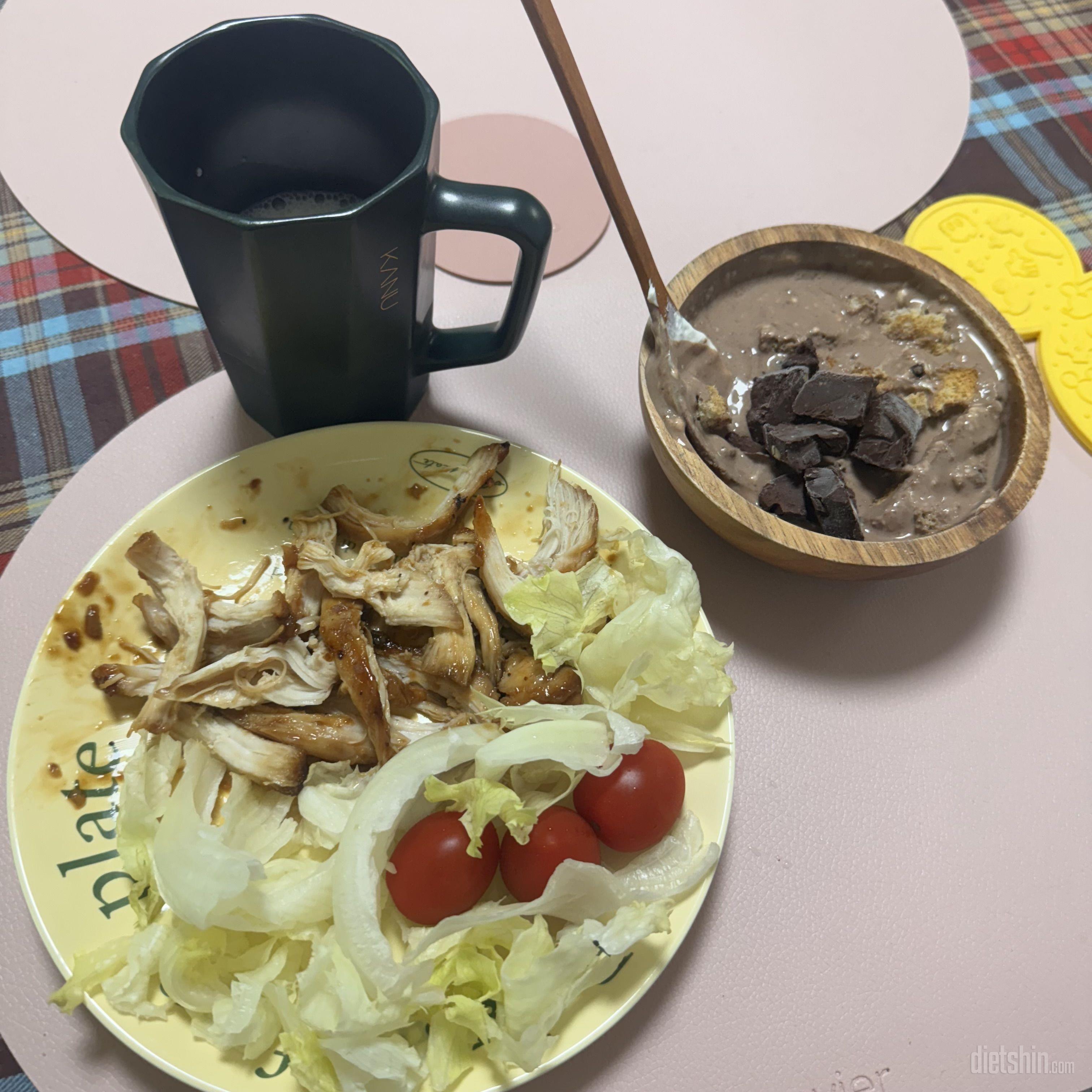 소스가 맛있어서 샐러드에 이거 하나만