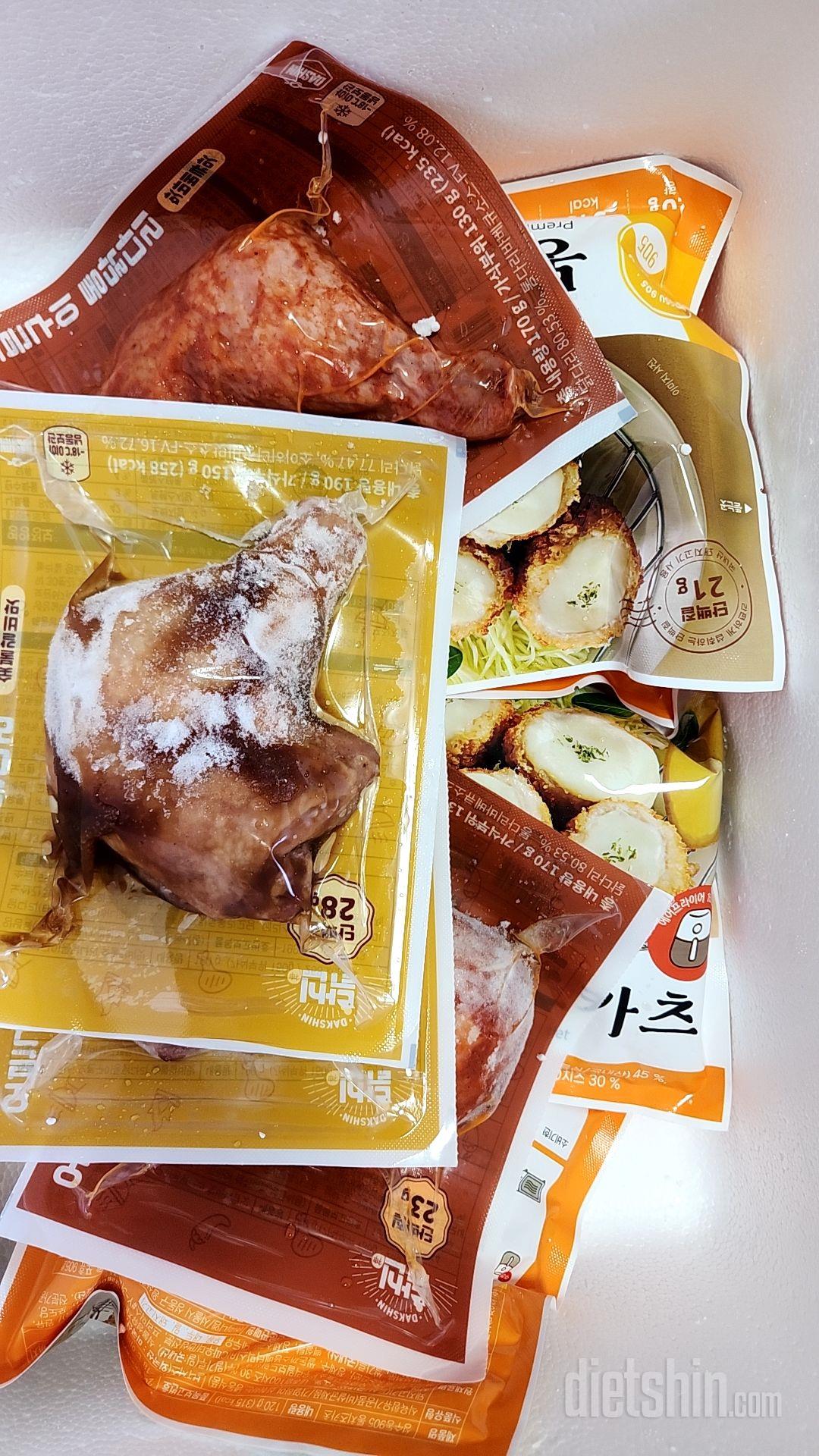 맛있어요 에어프라이기에 돌려먹는 중임