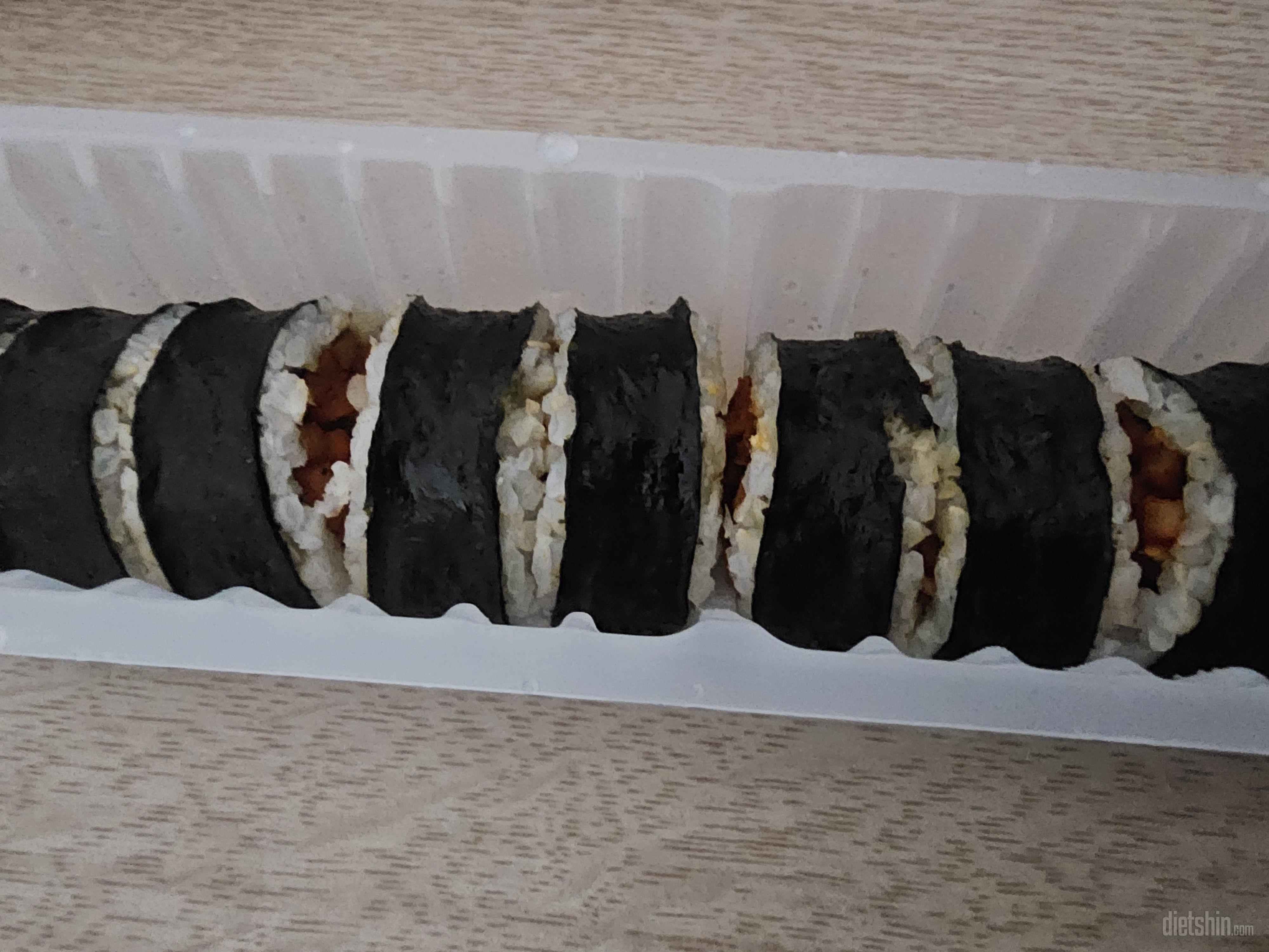 김밥을 칼로리 신경쓰지 않고 먹는게