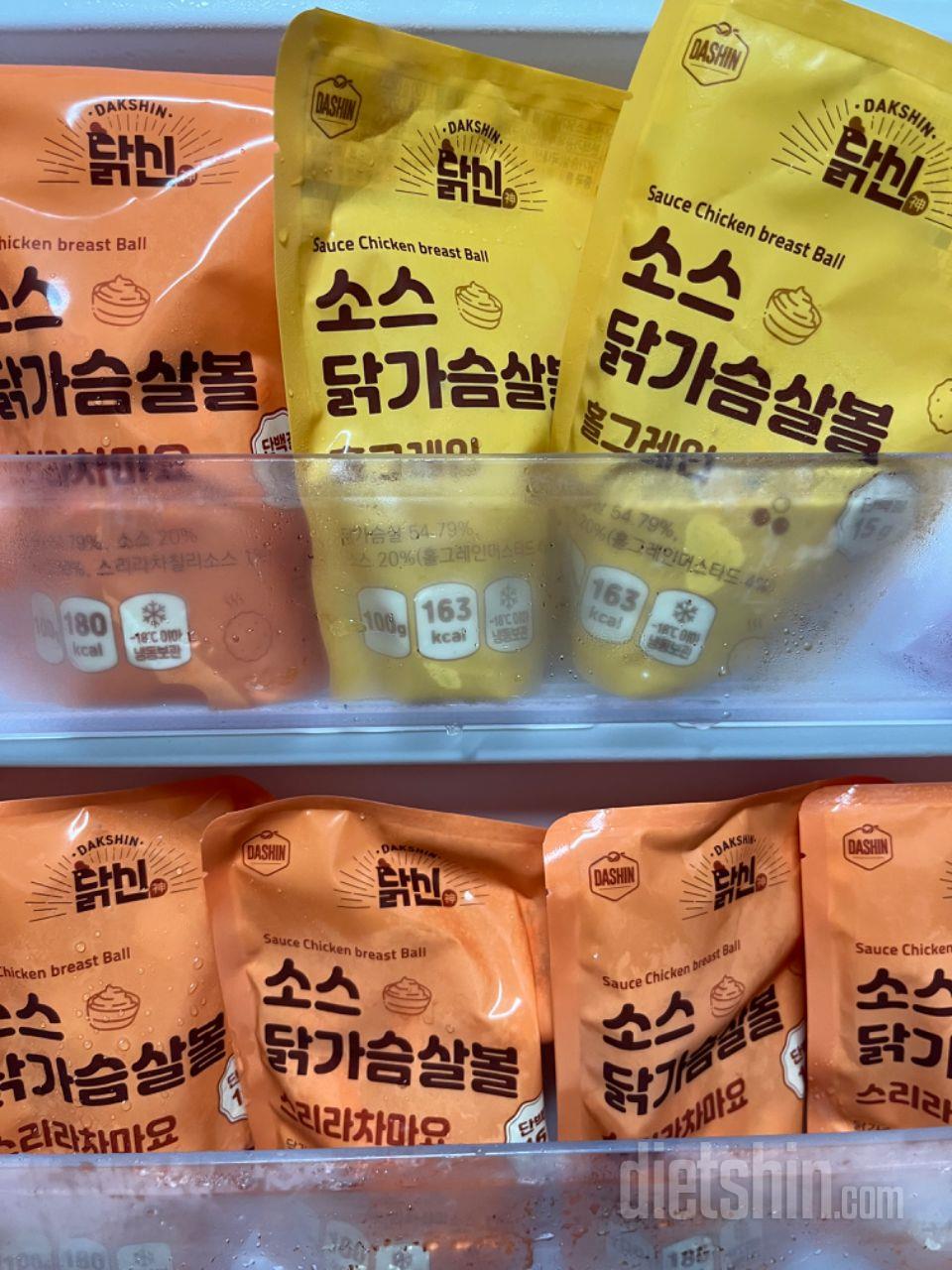 닭가슴살볼 너무 맛있네요~!
현미밥위