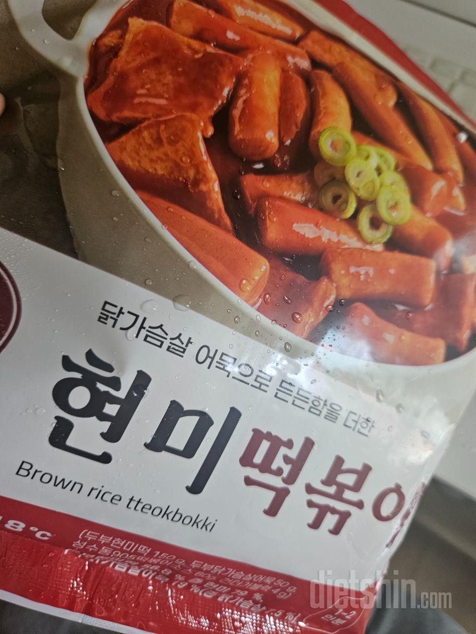 다이어트 식단으로 통밀빵으로 만든 소