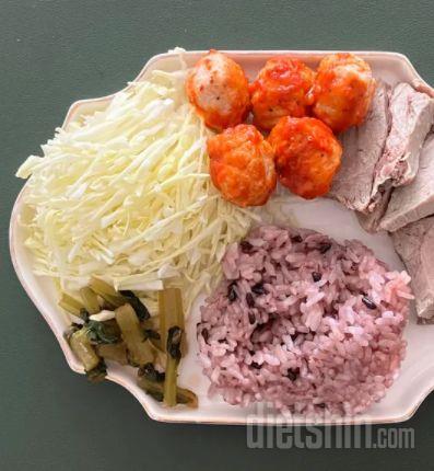 진짜 토마토 스파게티에 있는 미트볼