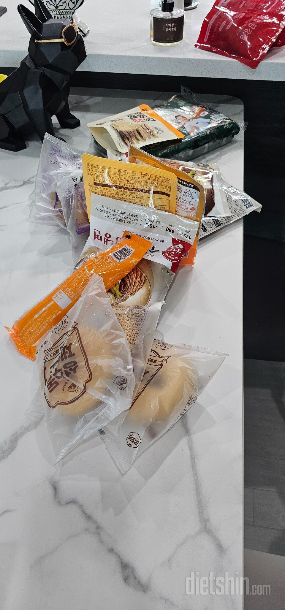 맛있어서 재구매했는데 다 녹아서 와서