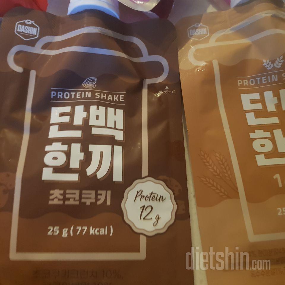 저는 초코맛이랑 미숫가루를 시켰는데요