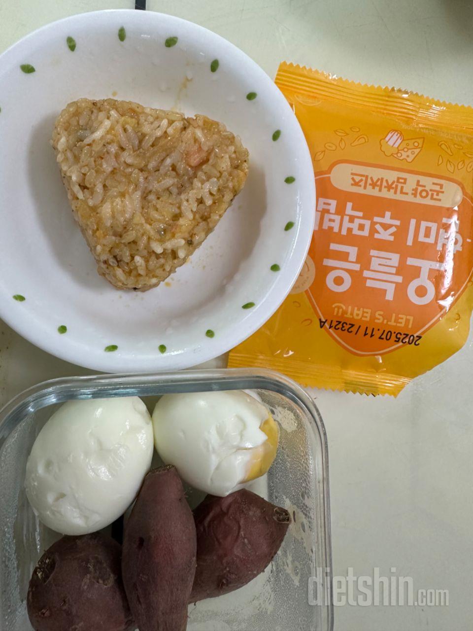 아침은 무조건 김치치즈 곤약밥이랑 계