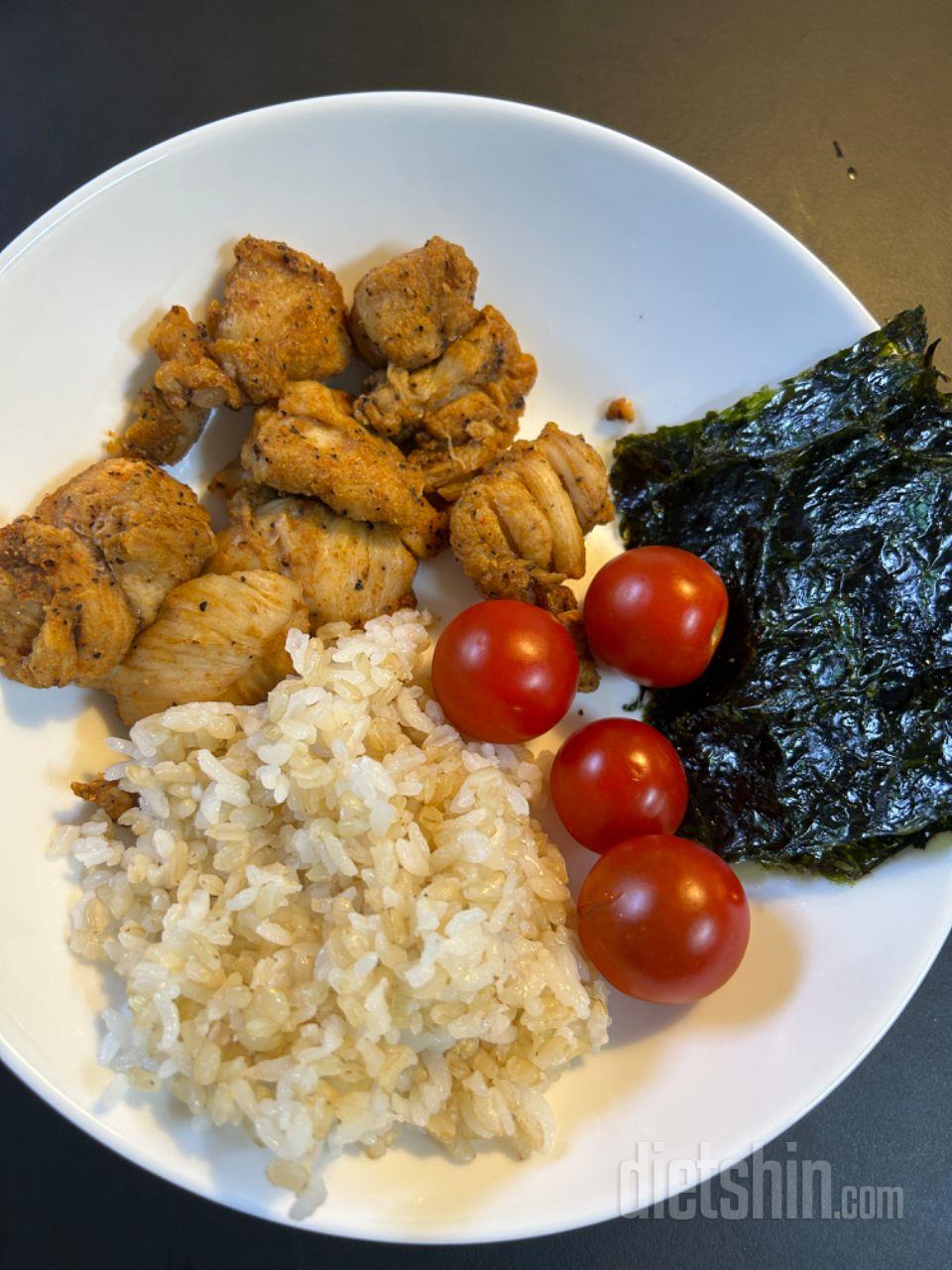 식단하는데 닭이 너무 맛있네요~~
지