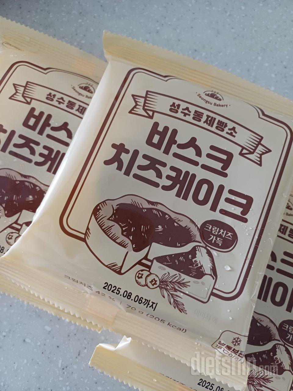 많이 달지 않아  좋고 진짜 치즈케잌