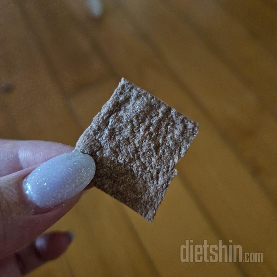 첫 맛은 엄청 고소하고 먹을수록 은은