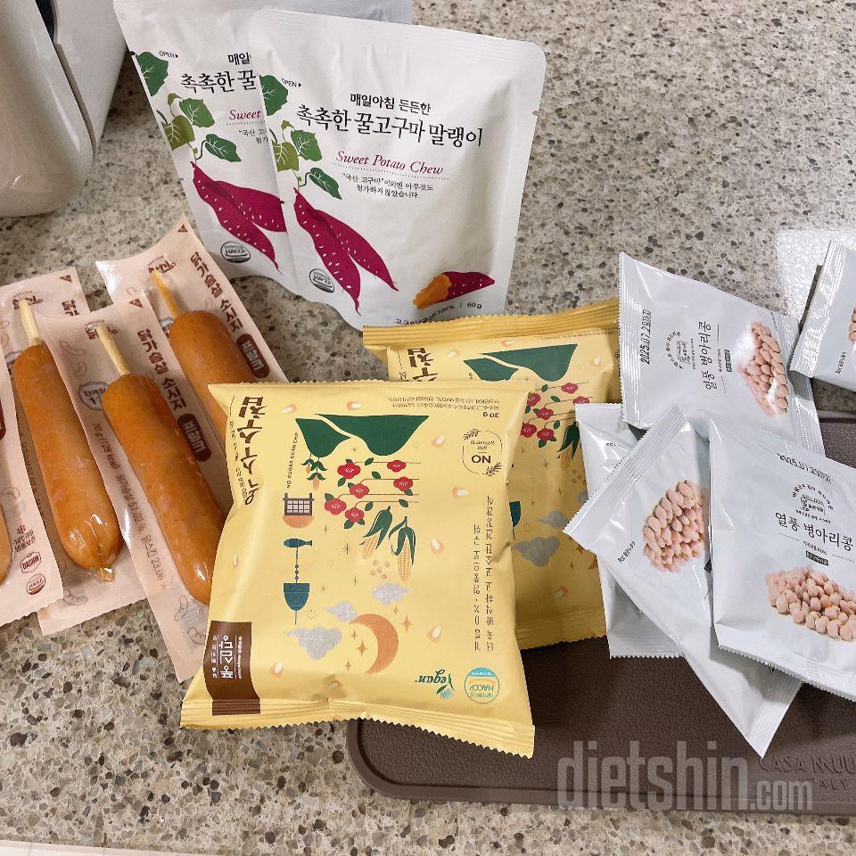 많이 딱딱하긴한데 볶은거라 고소 담백