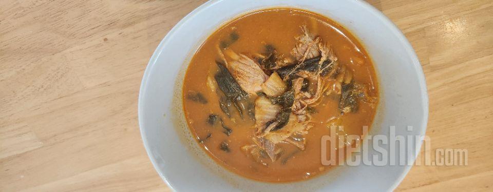 끓이기만 하니 먹기편해요
국안에 있는