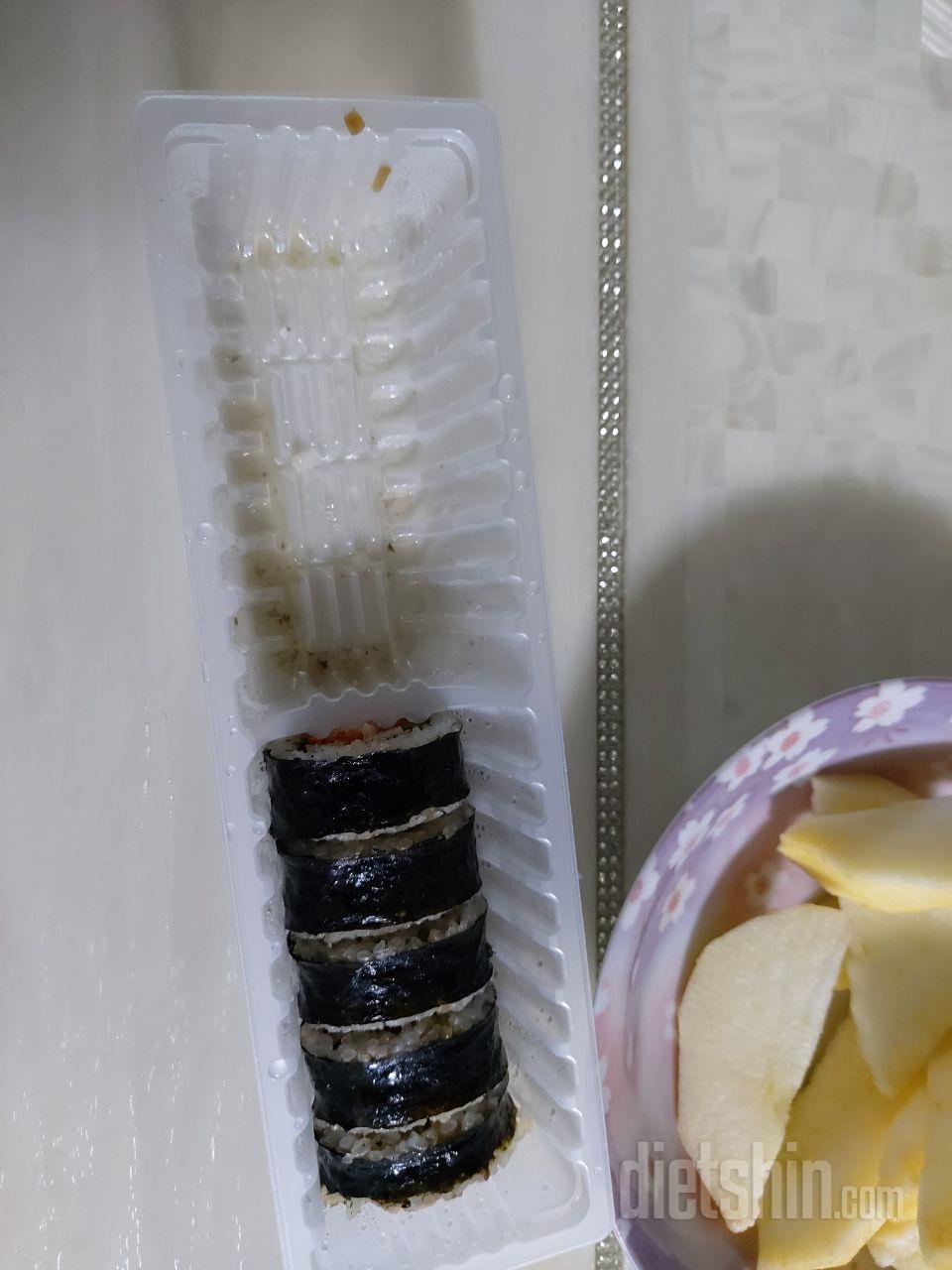 냉동김밥의 특성인지는 모르겠지만 염도