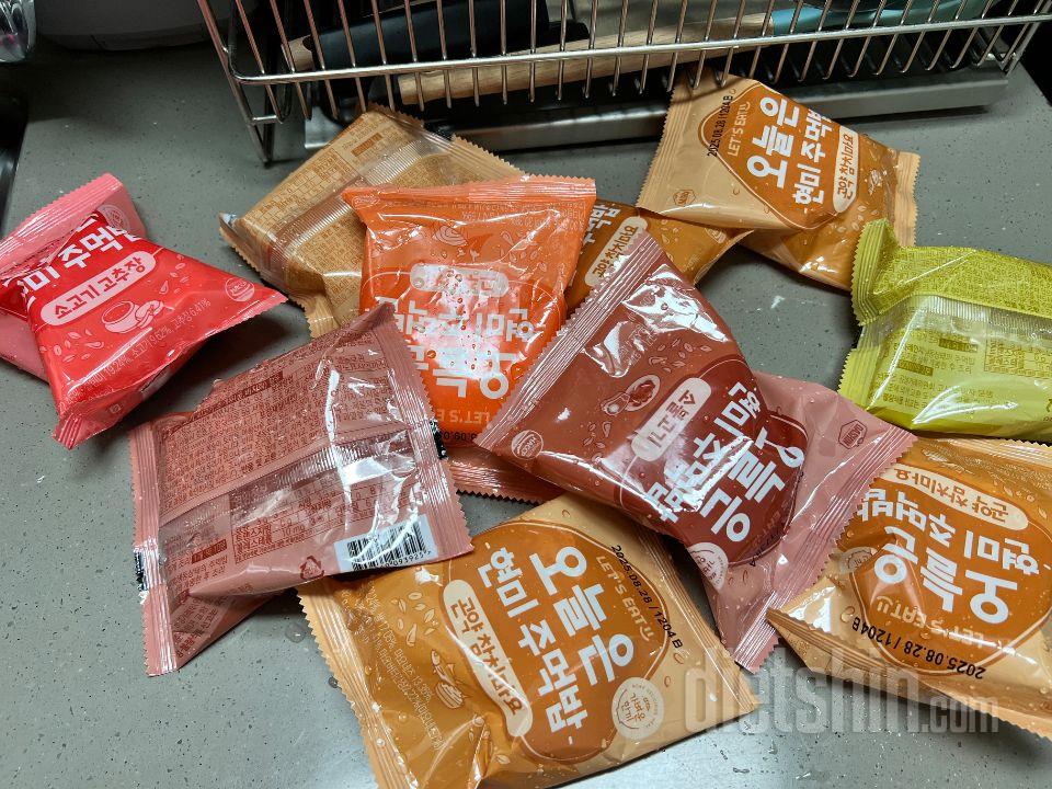 양이 생각보다 작아 놀랐지만 배 채우