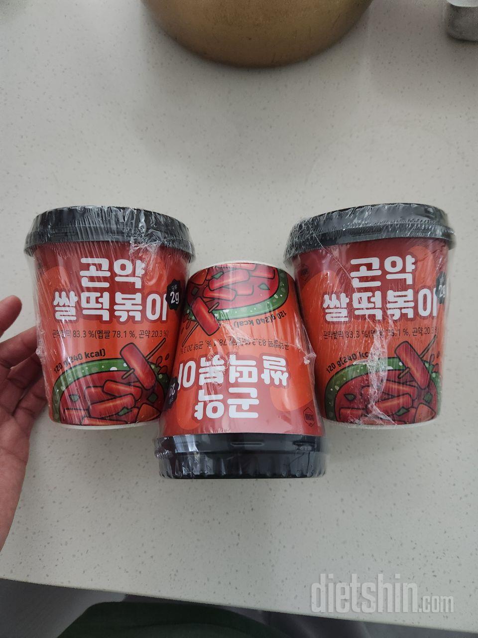 시식 전이나 맛있어 보입니다 
컵 포