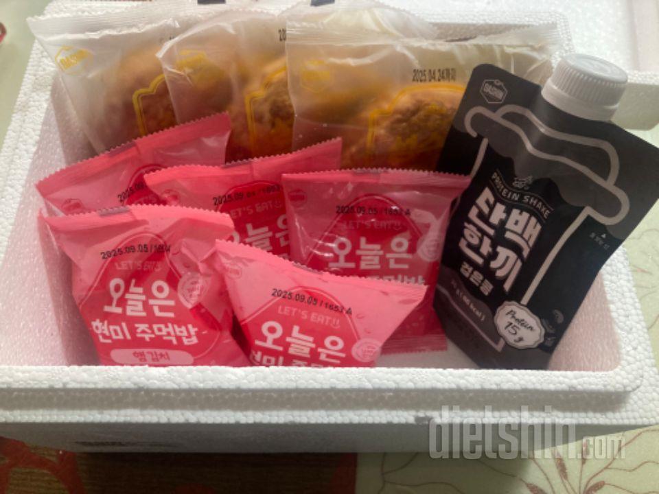 곡물가루가 많이 들어있고 두유랑 섞어