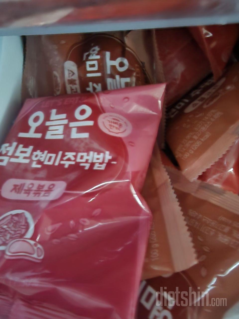 점보현미주먹밥제육볶음이 왔네요~