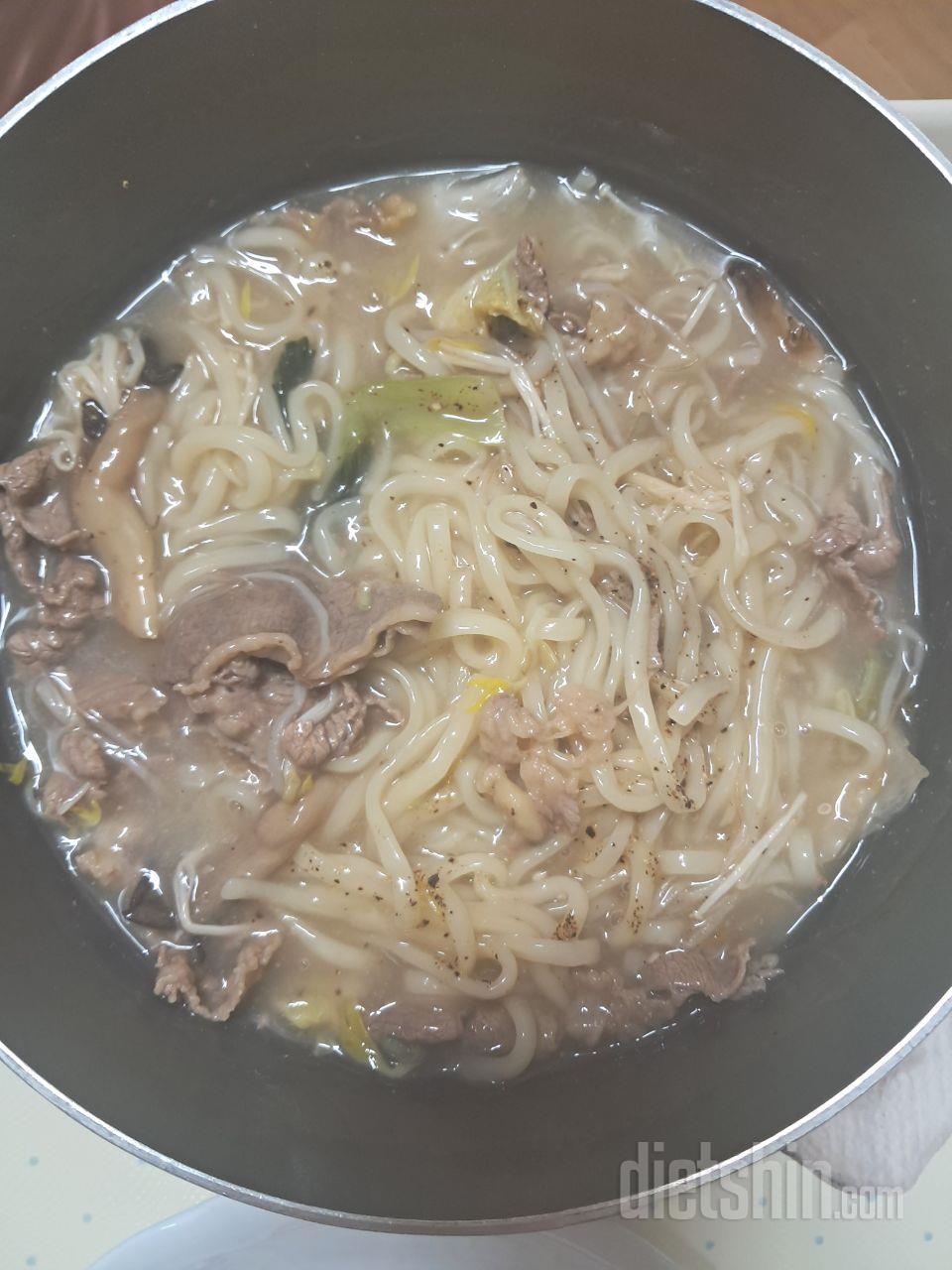 전에 칼국수 넣고 맛나게 먹었어서
또