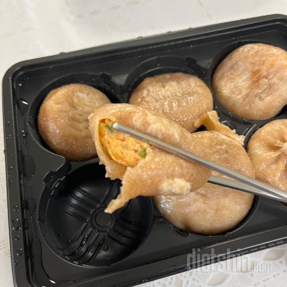 김치만두는 생각보다 맵고 자극적인 맛