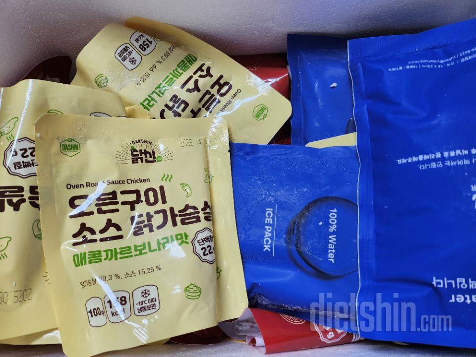 맛 골고루 시켜봤어요.
맛있게 먹겠습