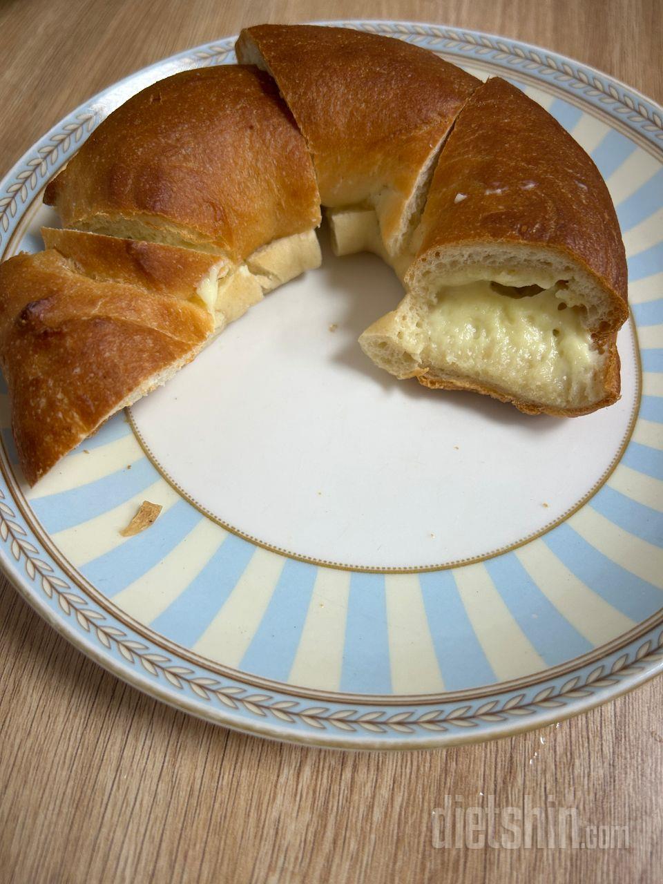베이글 생각보다 정말 맛있엇어요! 
